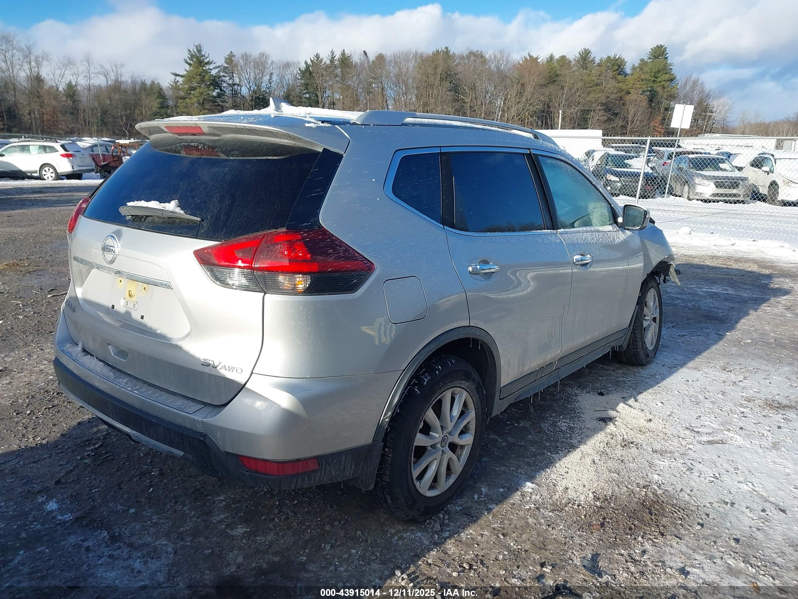 NISSAN ROGUE image 4