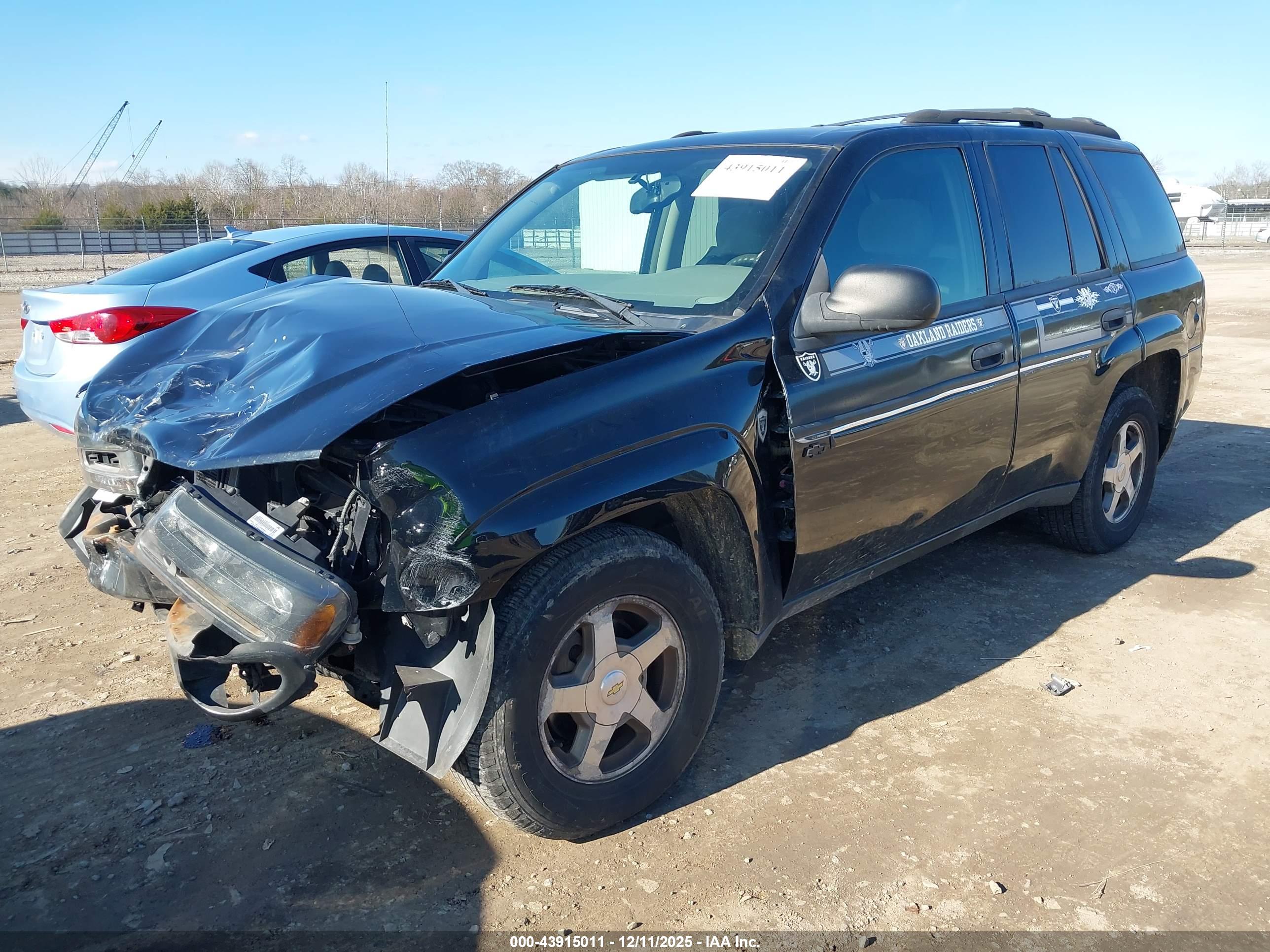 CHEVROLET TRAILBLAZER image 2