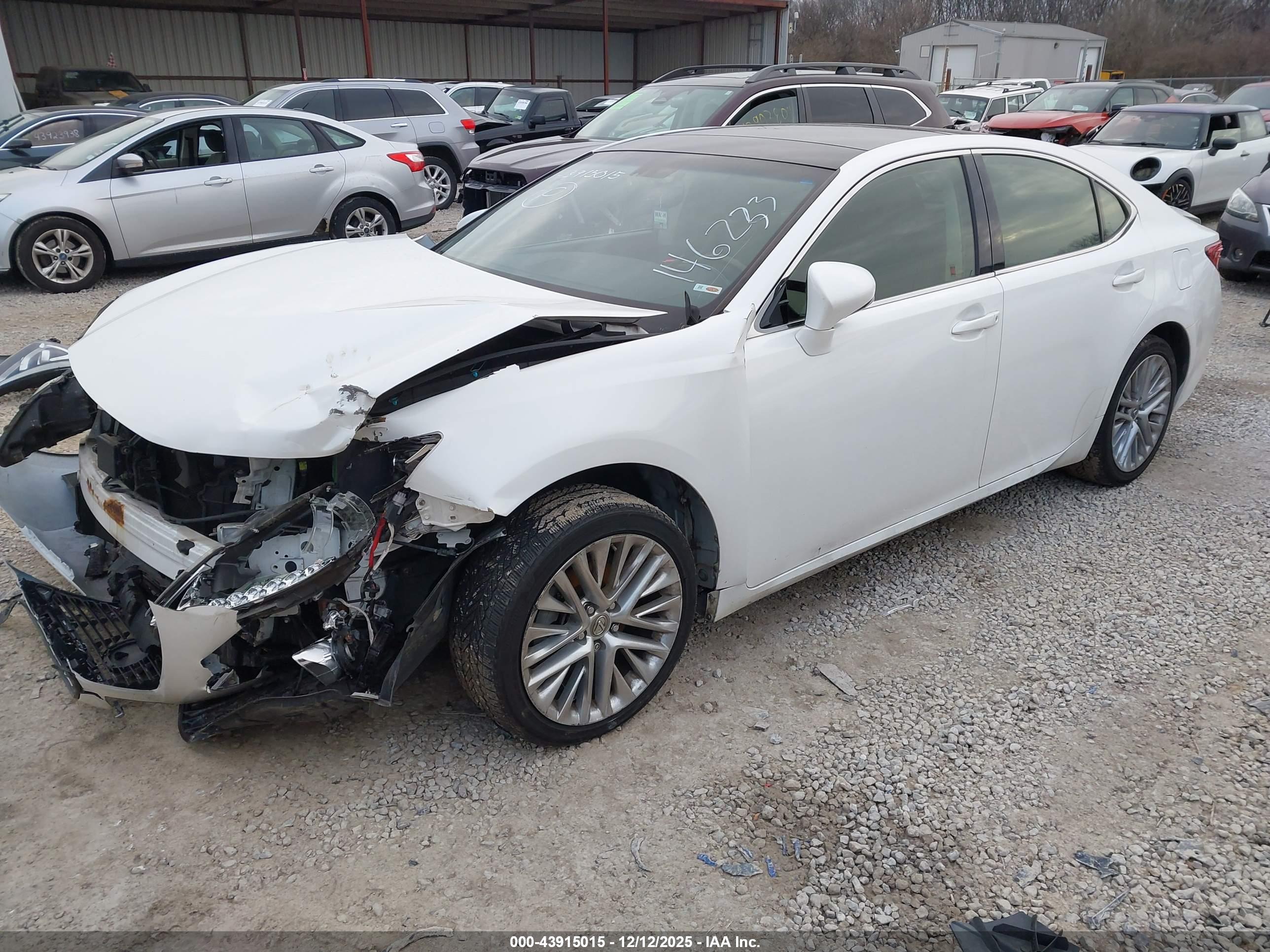 LEXUS ES image 2
