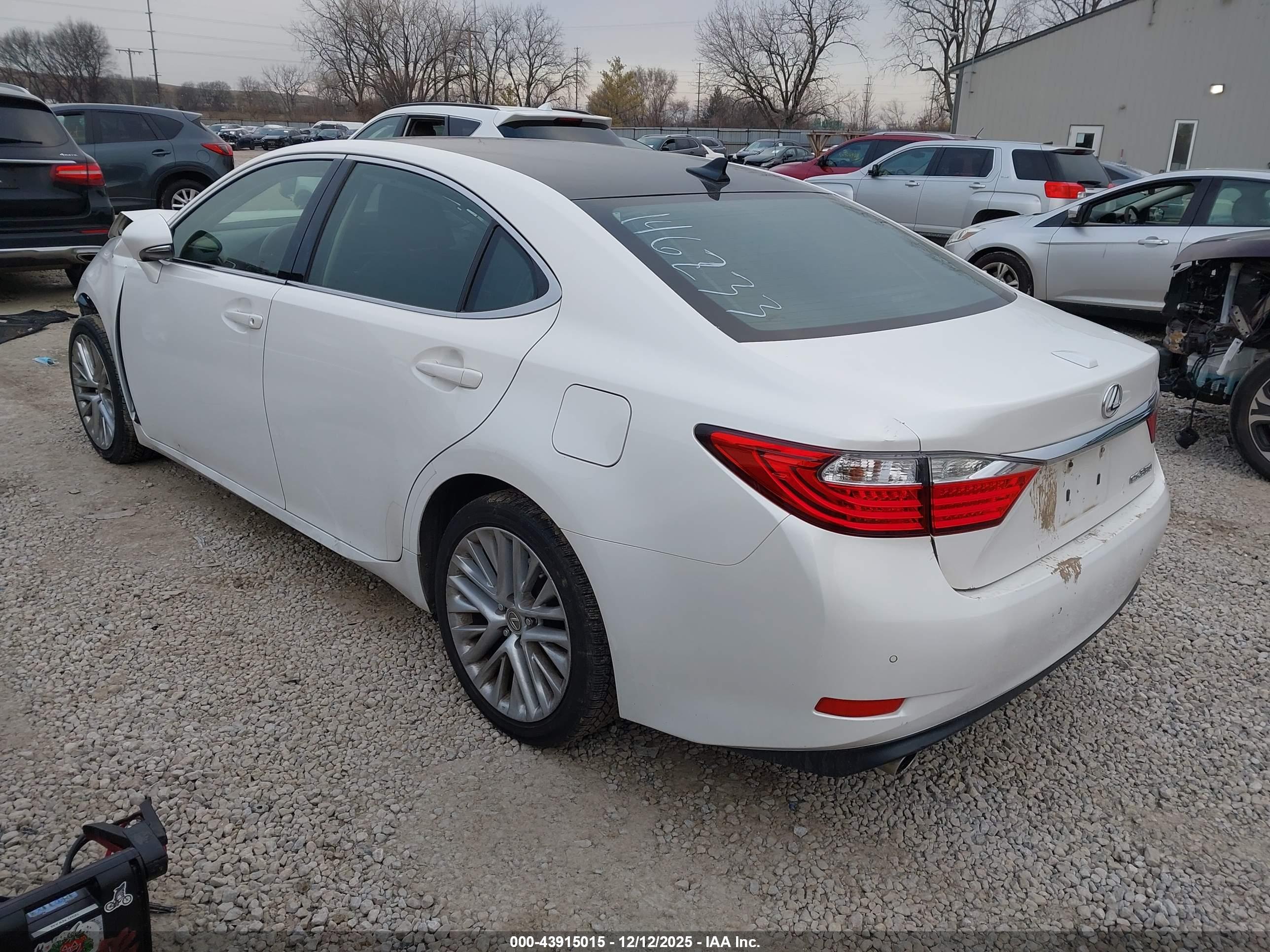 LEXUS ES image 3