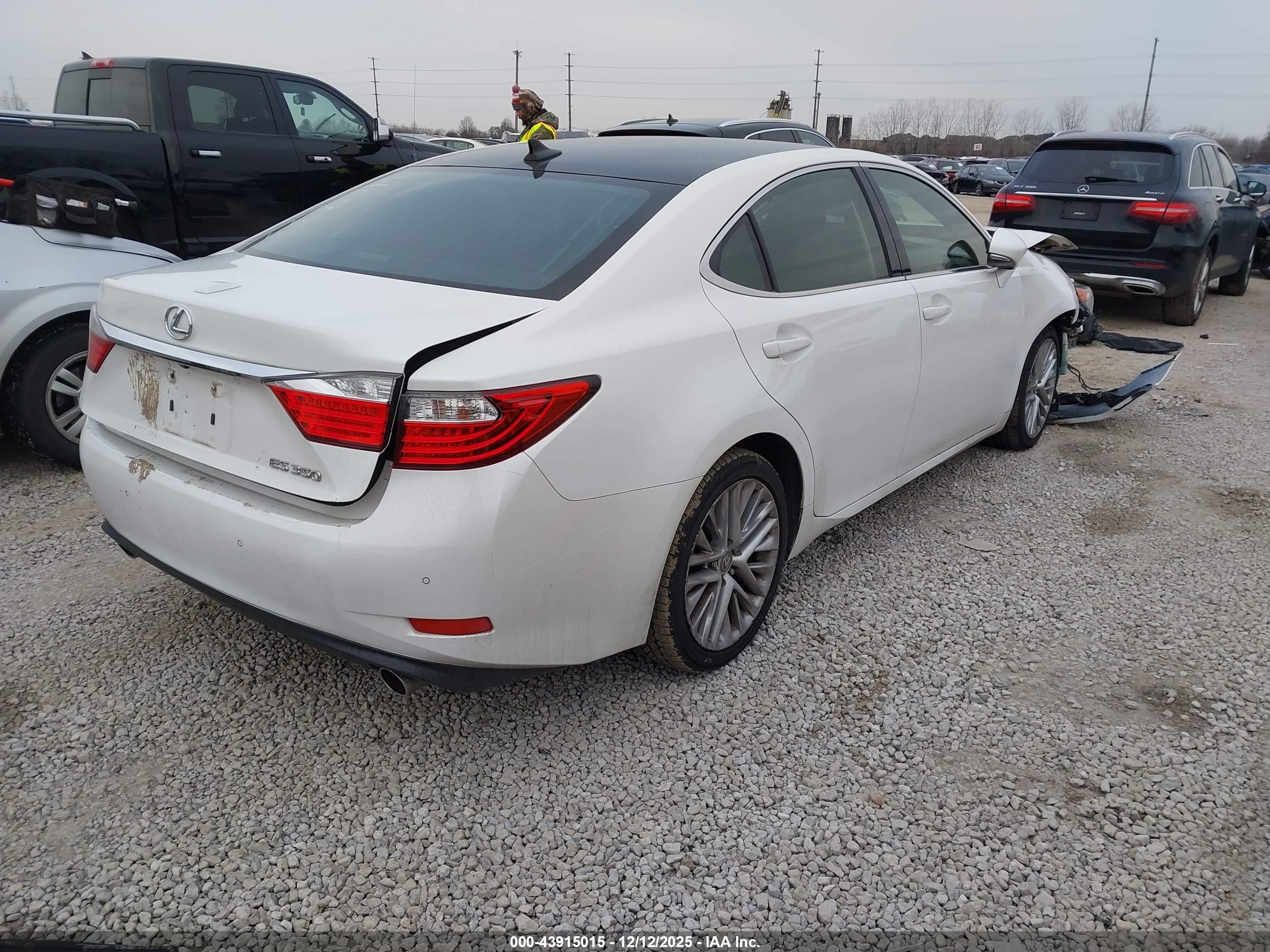 LEXUS ES image 4
