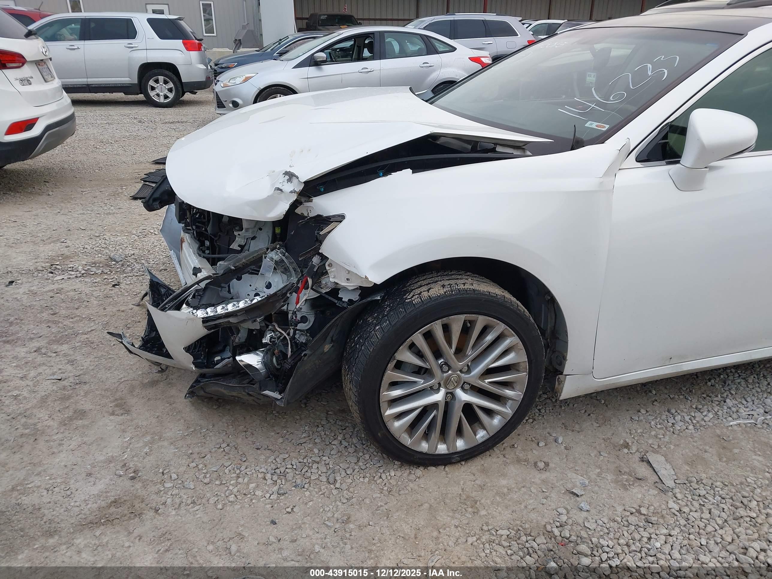 LEXUS ES image 6