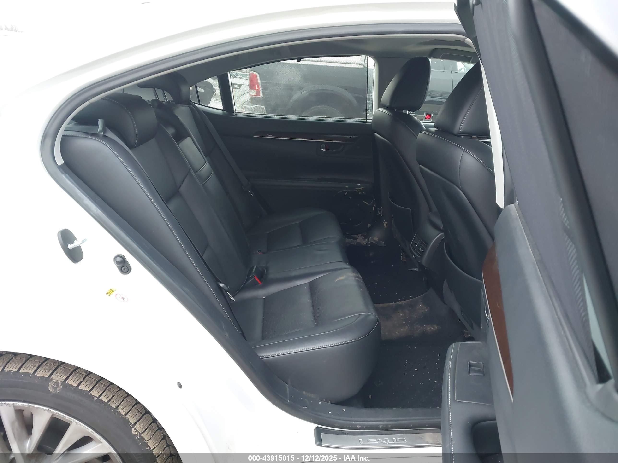 LEXUS ES image 8