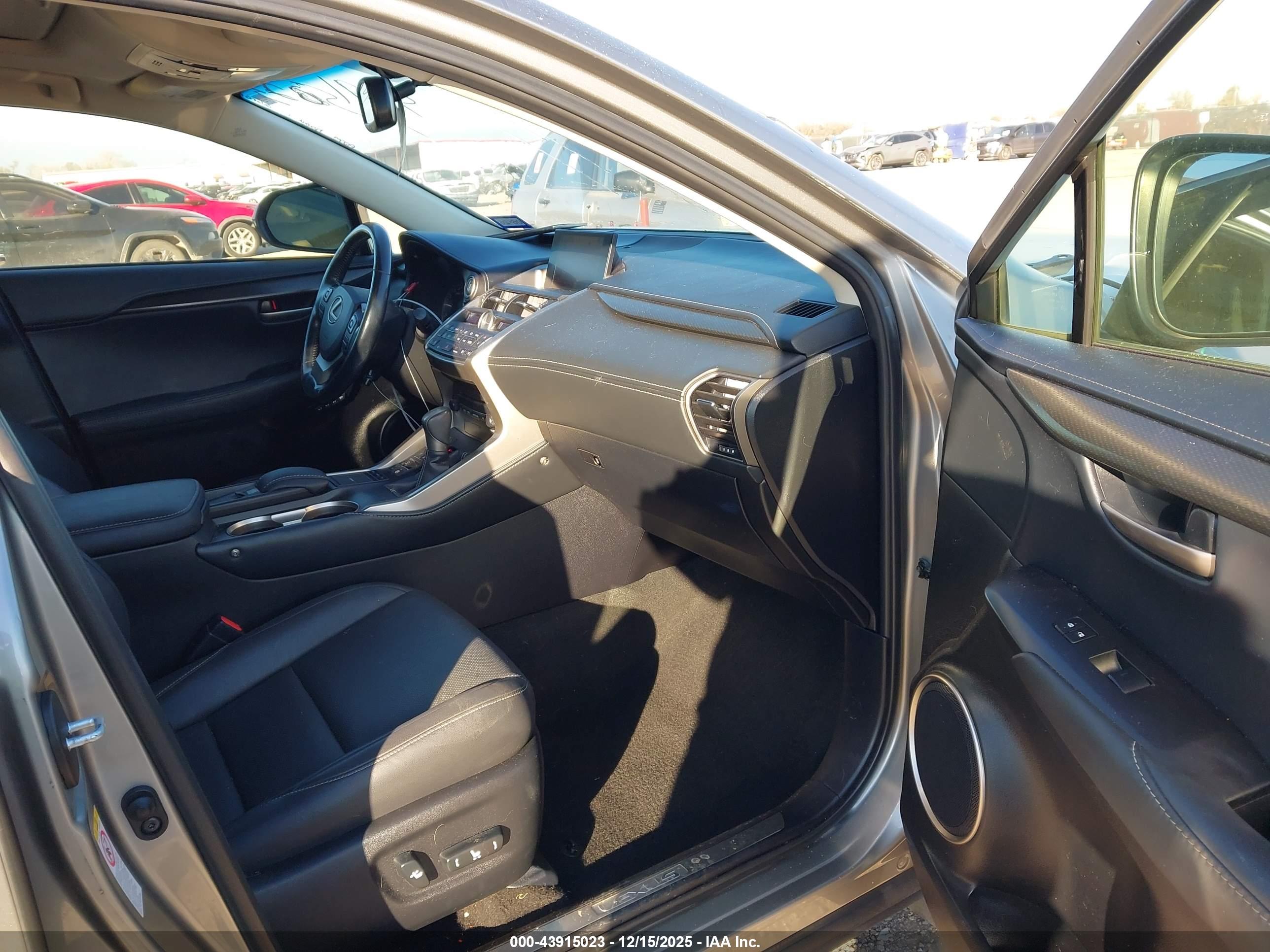 LEXUS NX image 5