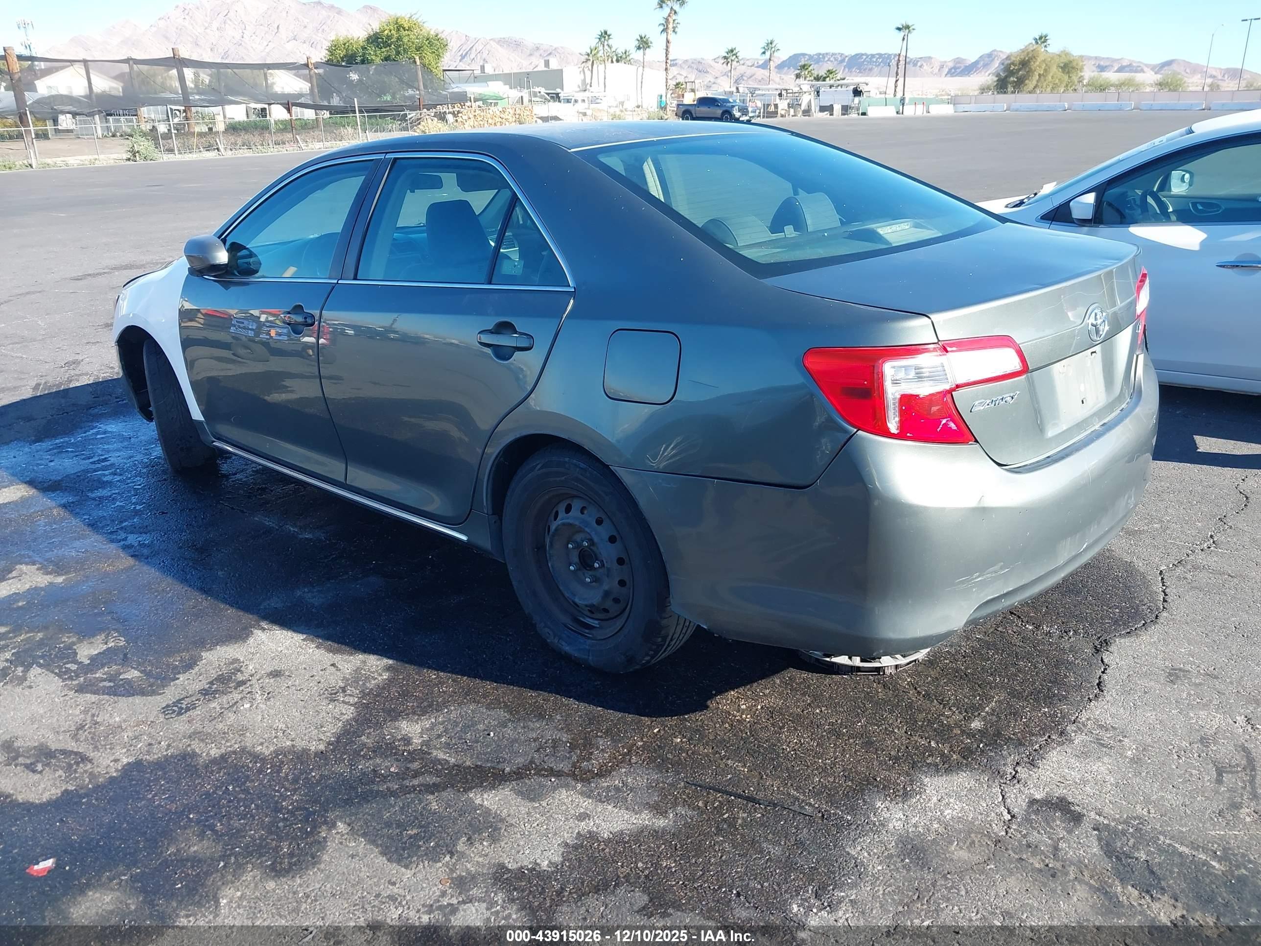 TOYOTA CAMRY image 3