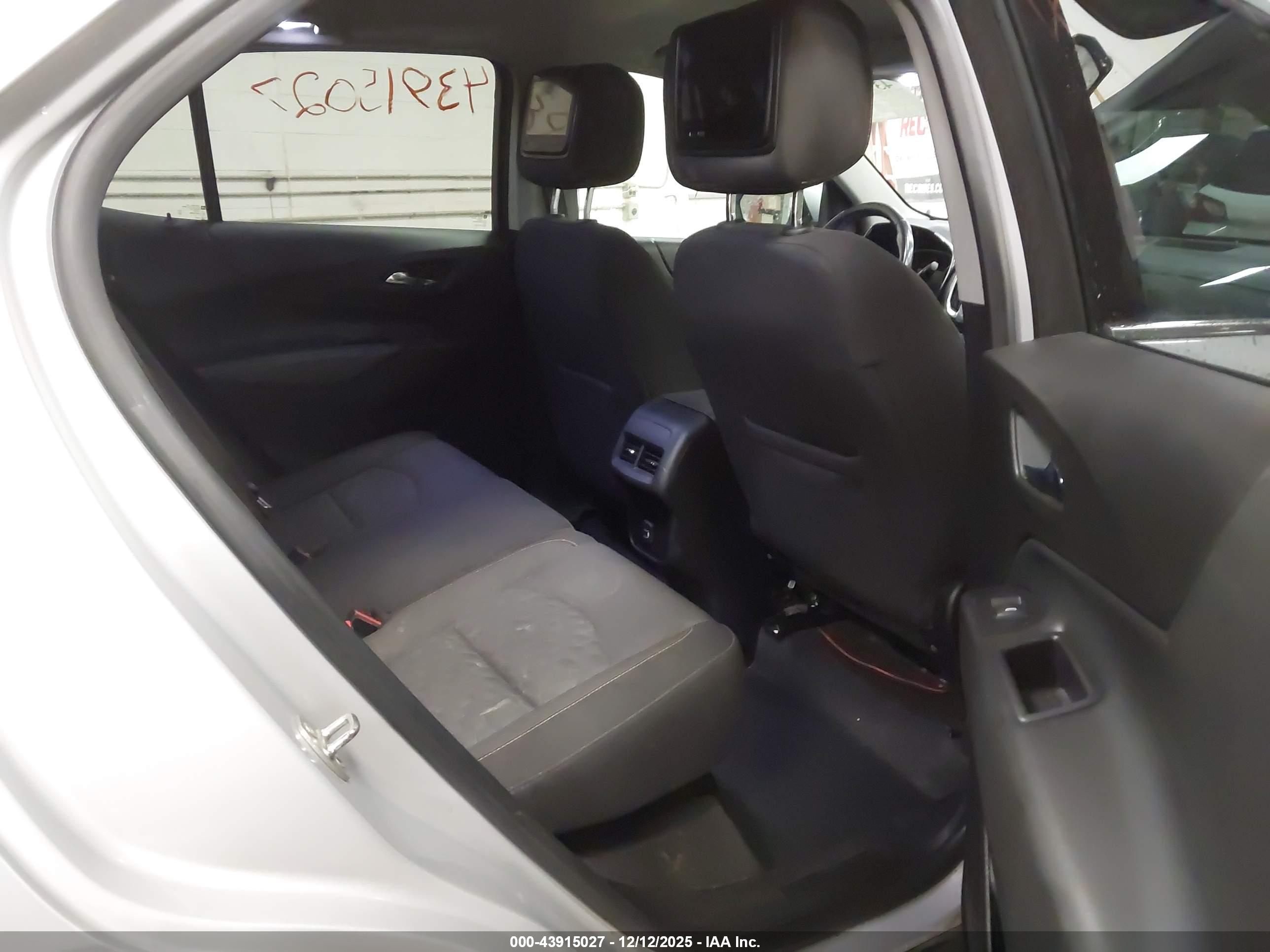 CHEVROLET EQUINOX image 8