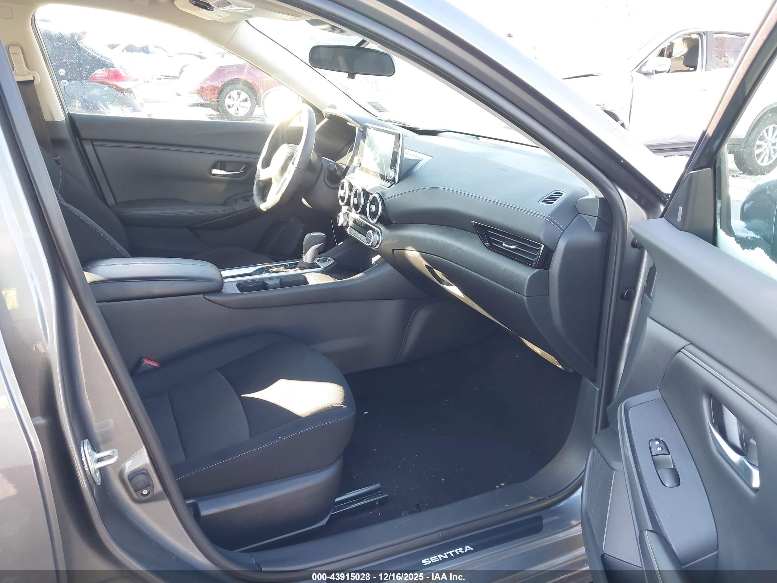 NISSAN SENTRA image 5