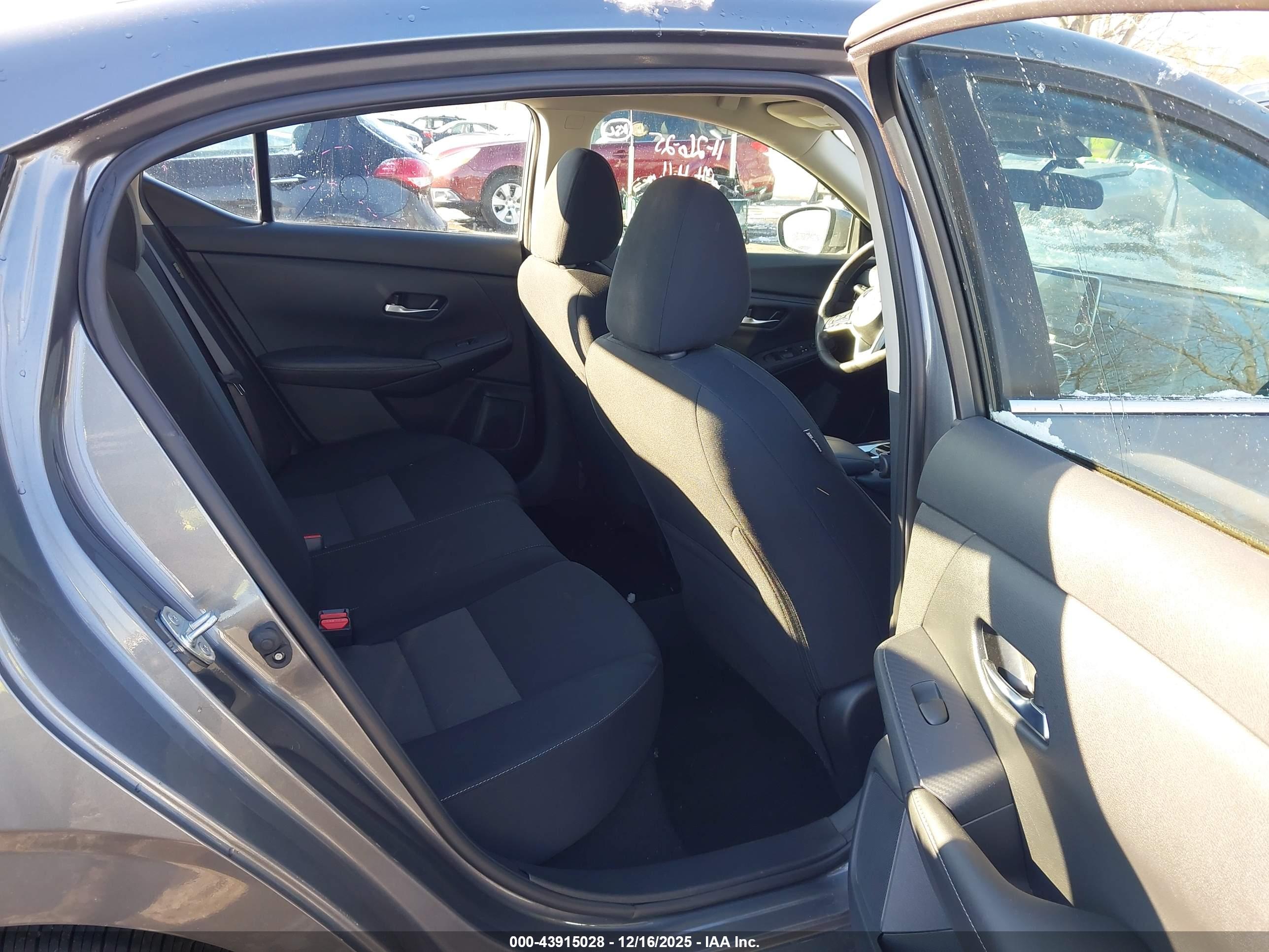NISSAN SENTRA image 8