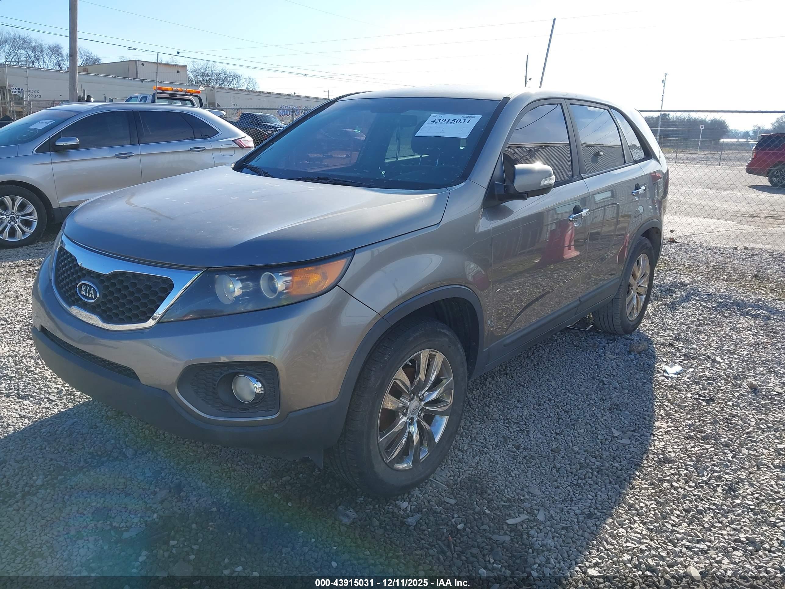 KIA SORENTO image 2