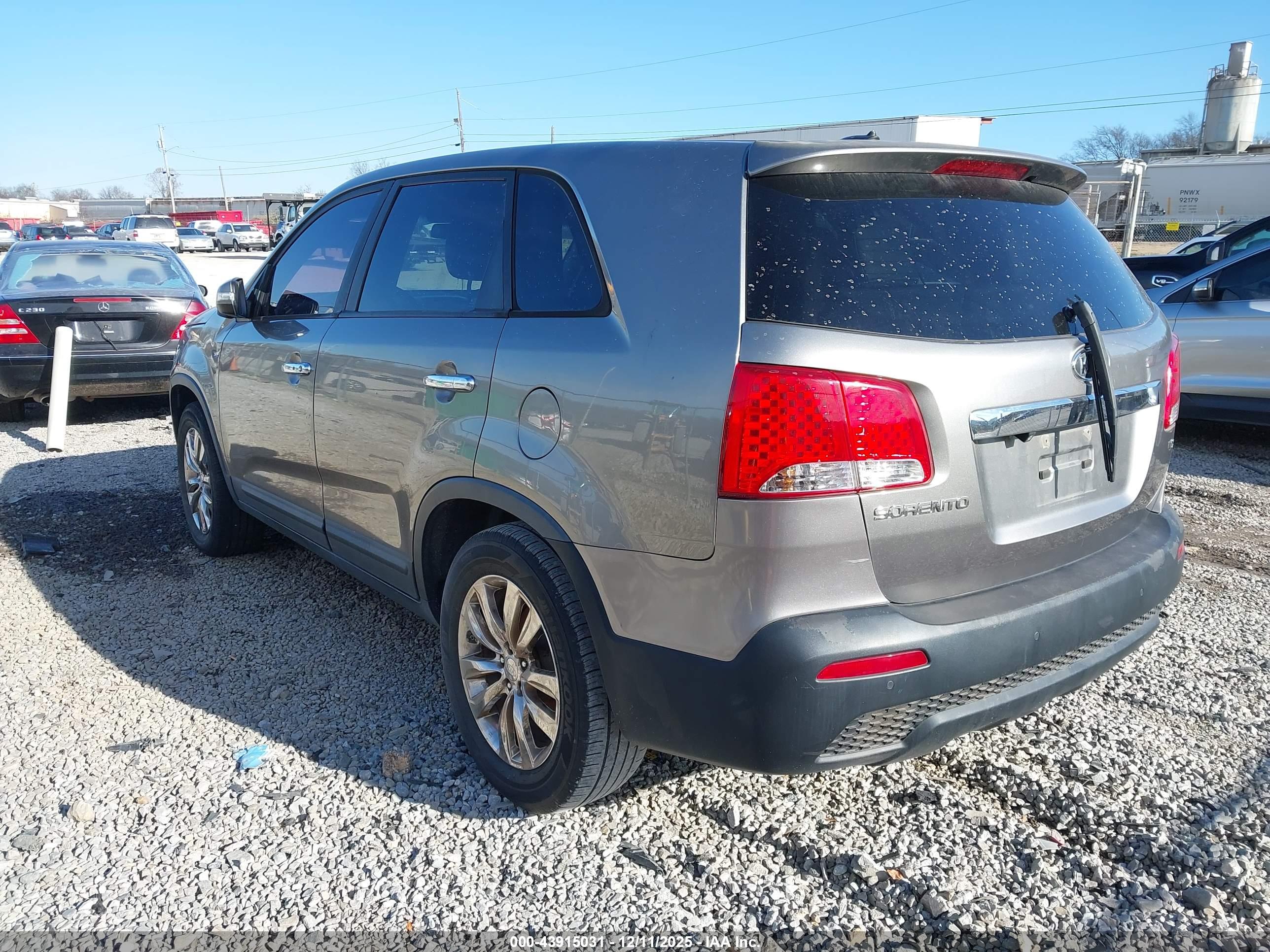 KIA SORENTO image 3