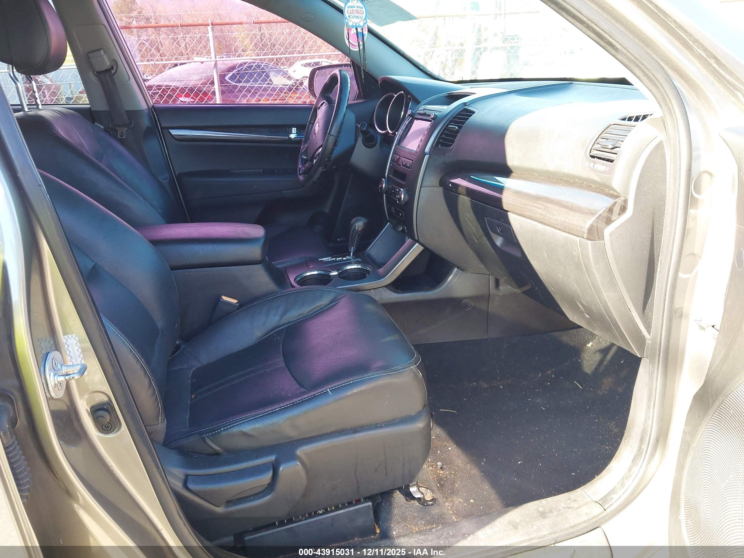 KIA SORENTO image 5