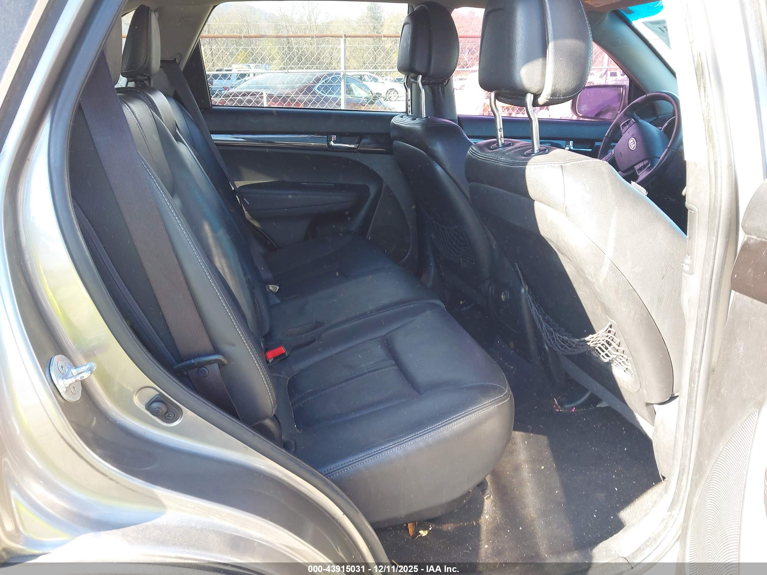 KIA SORENTO image 8
