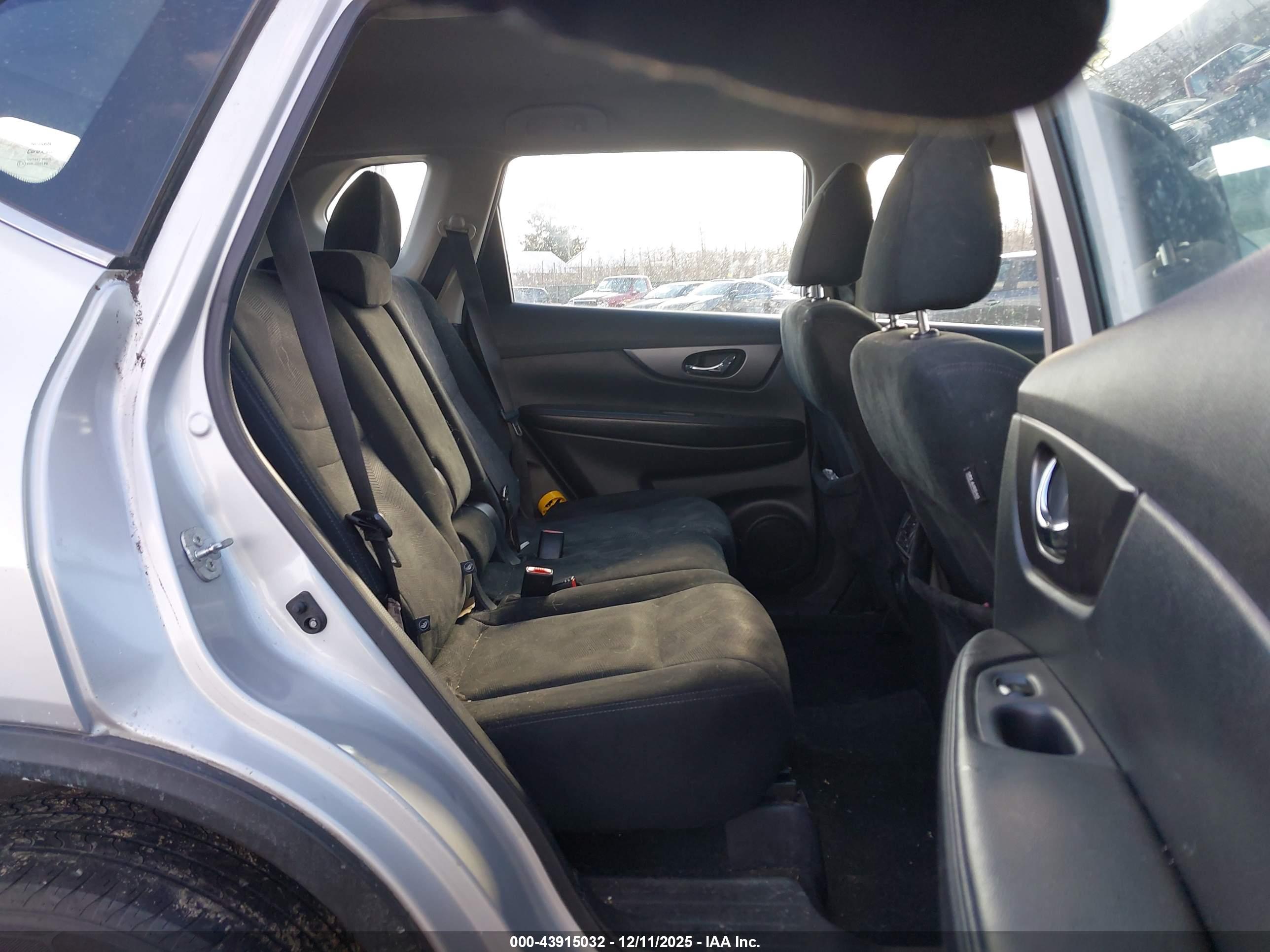 NISSAN ROGUE image 8