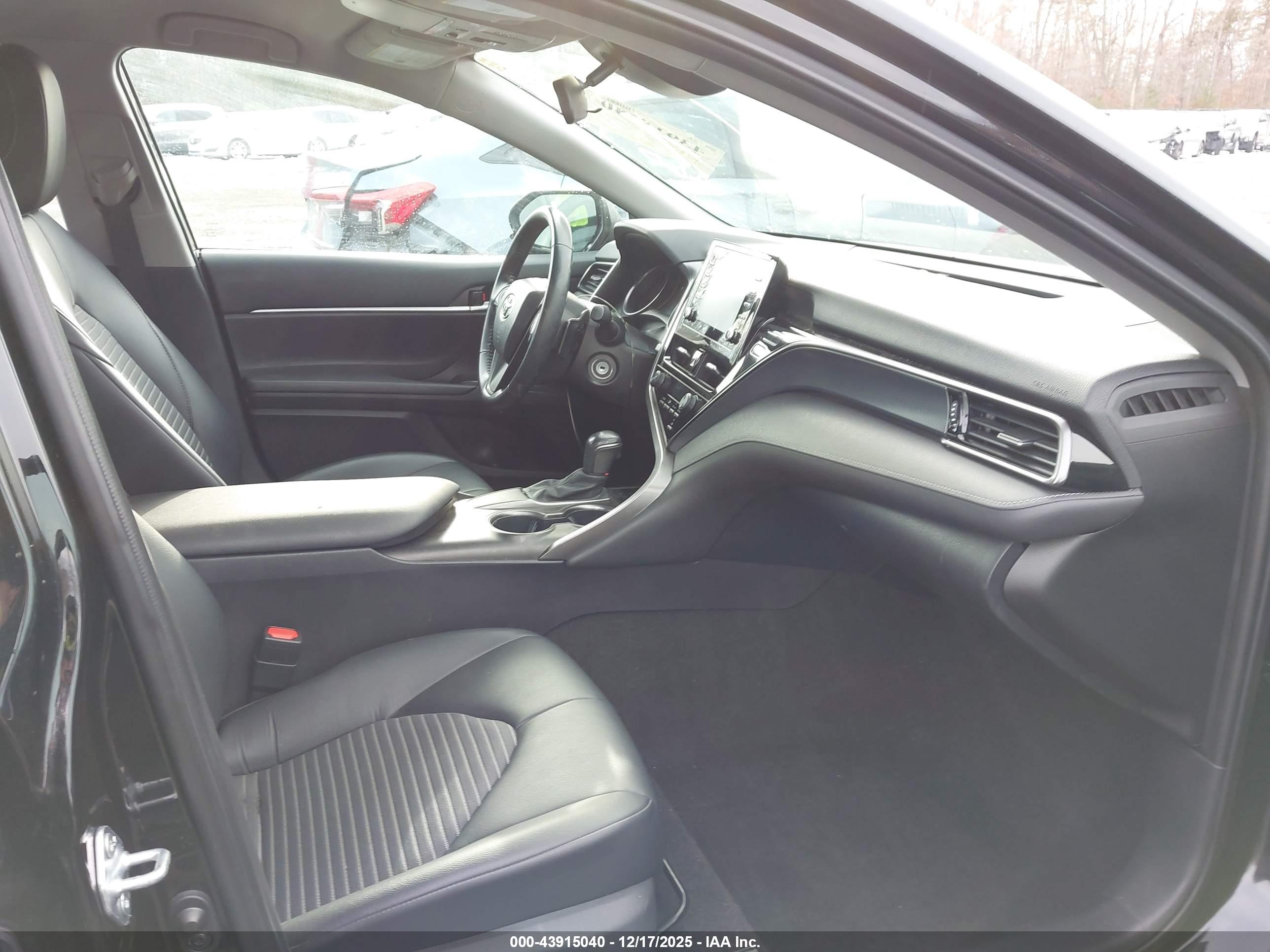 TOYOTA CAMRY image 5