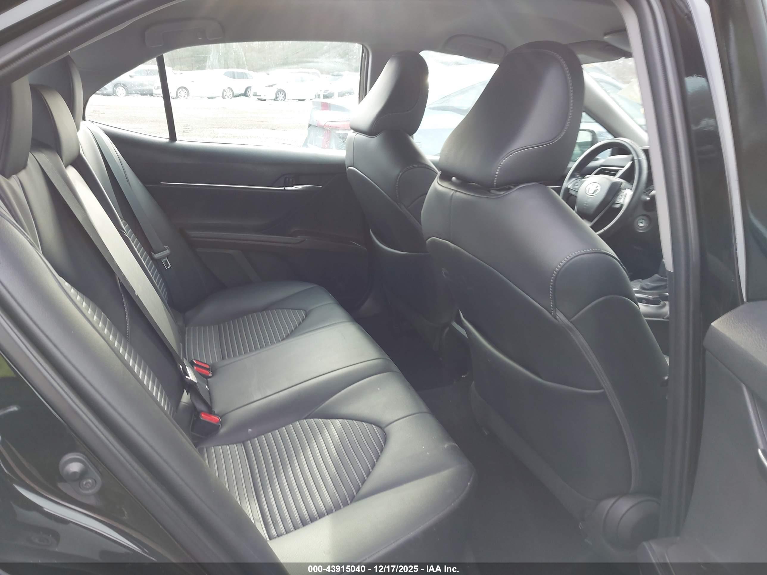 TOYOTA CAMRY image 8