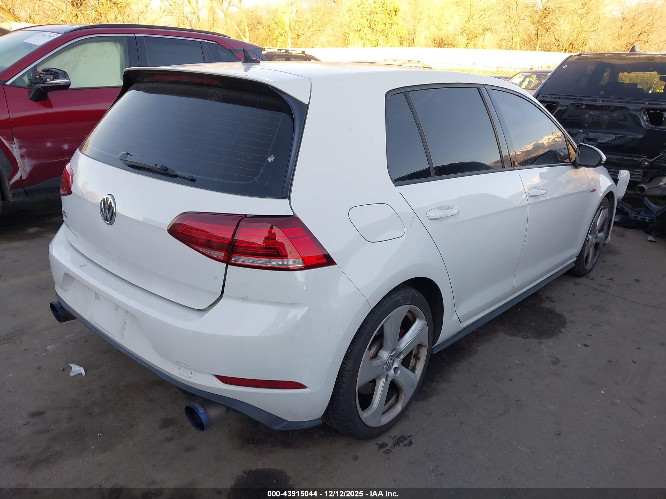 VOLKSWAGEN GOLF image 4