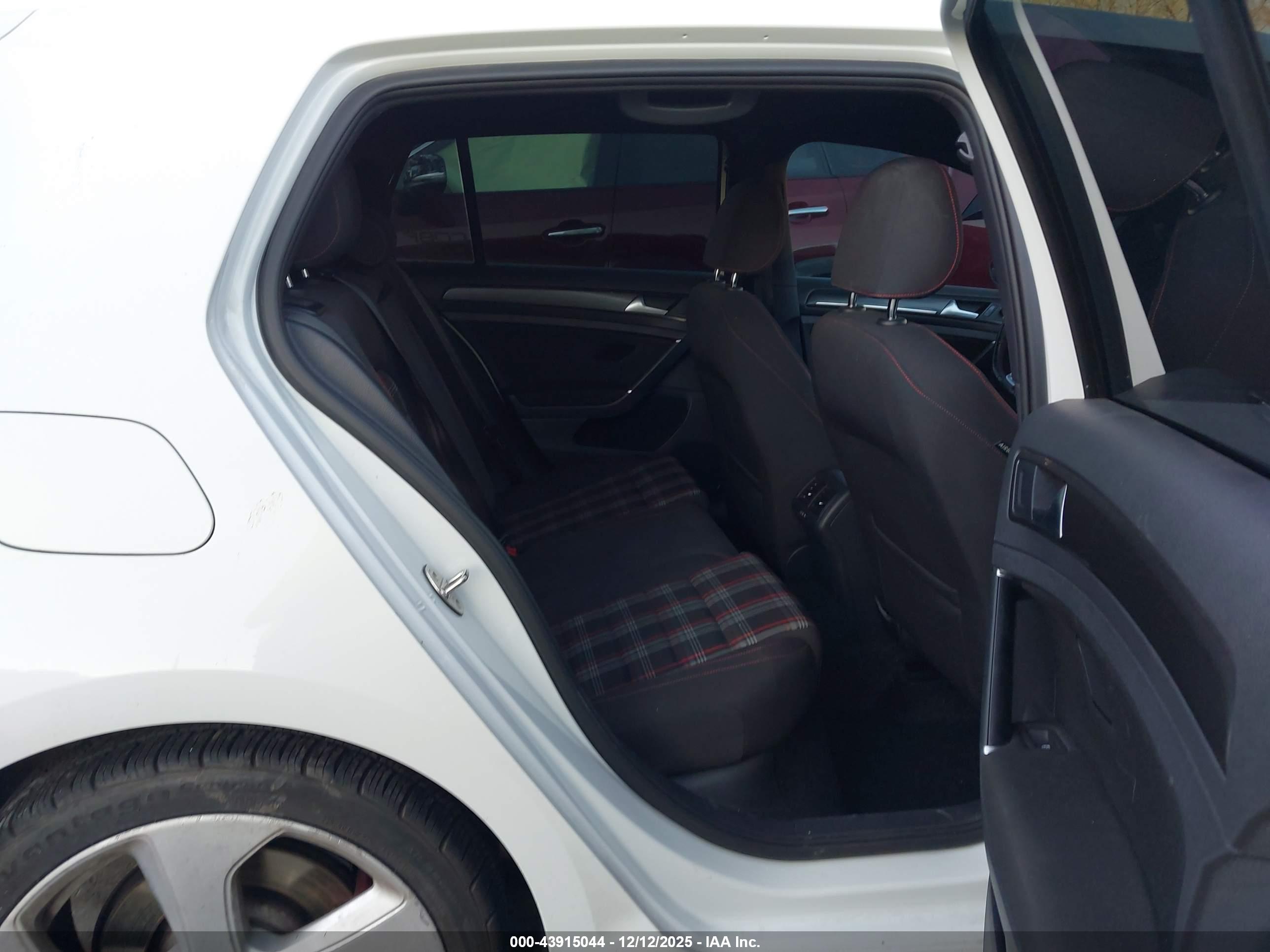 VOLKSWAGEN GOLF image 8