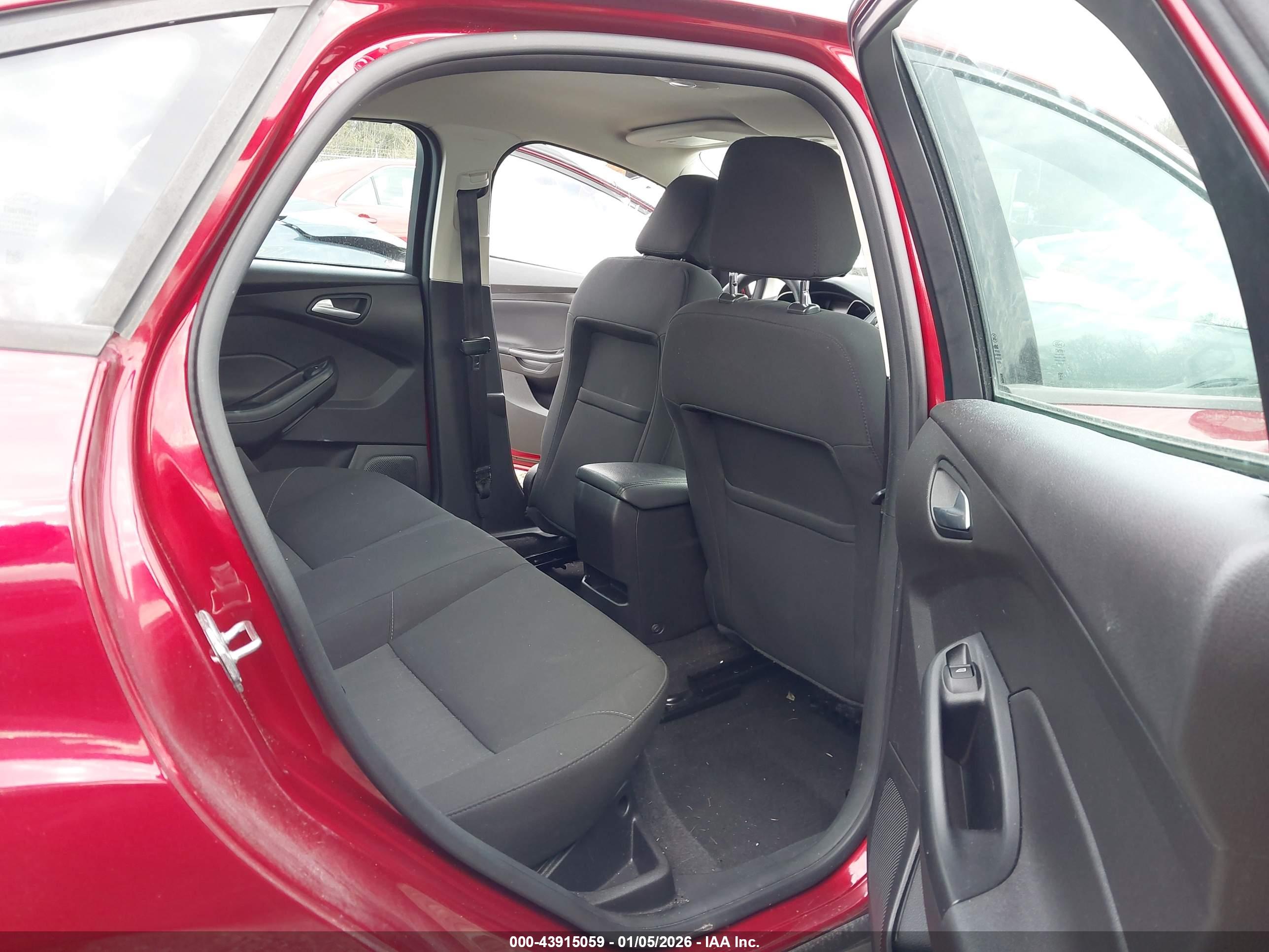 FORD FOCUS image 8