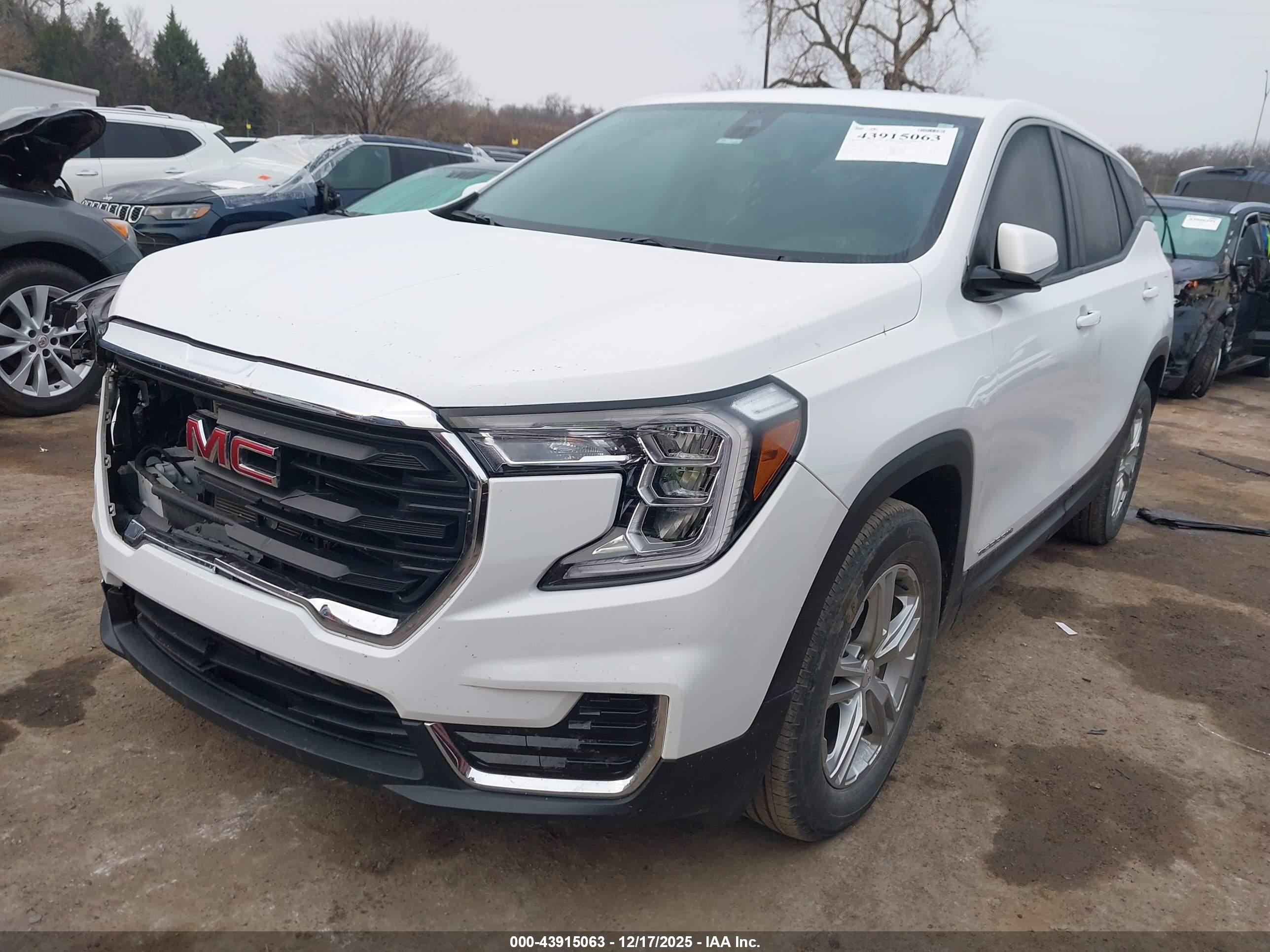 GMC TERRAIN image 2