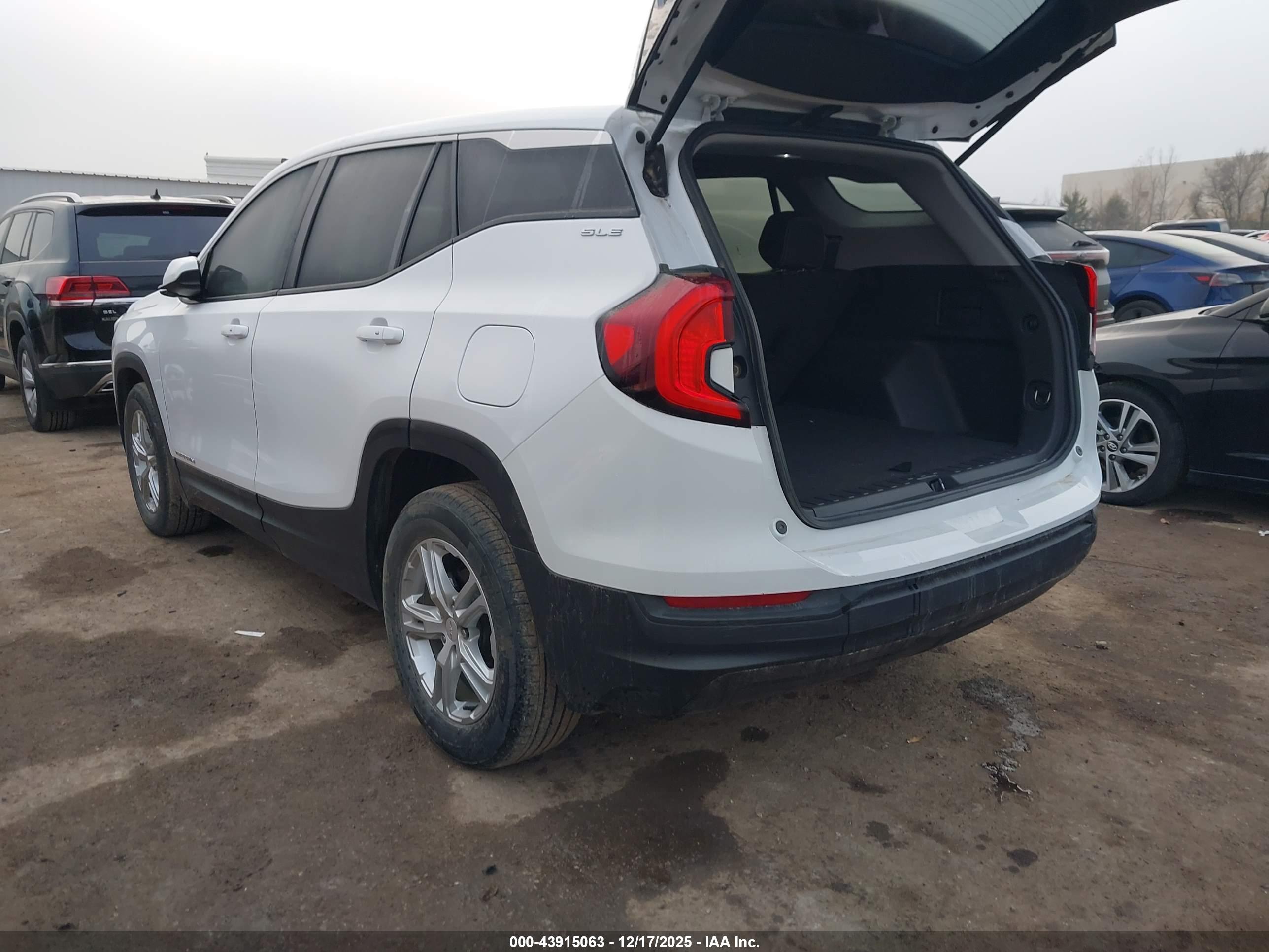 GMC TERRAIN image 3