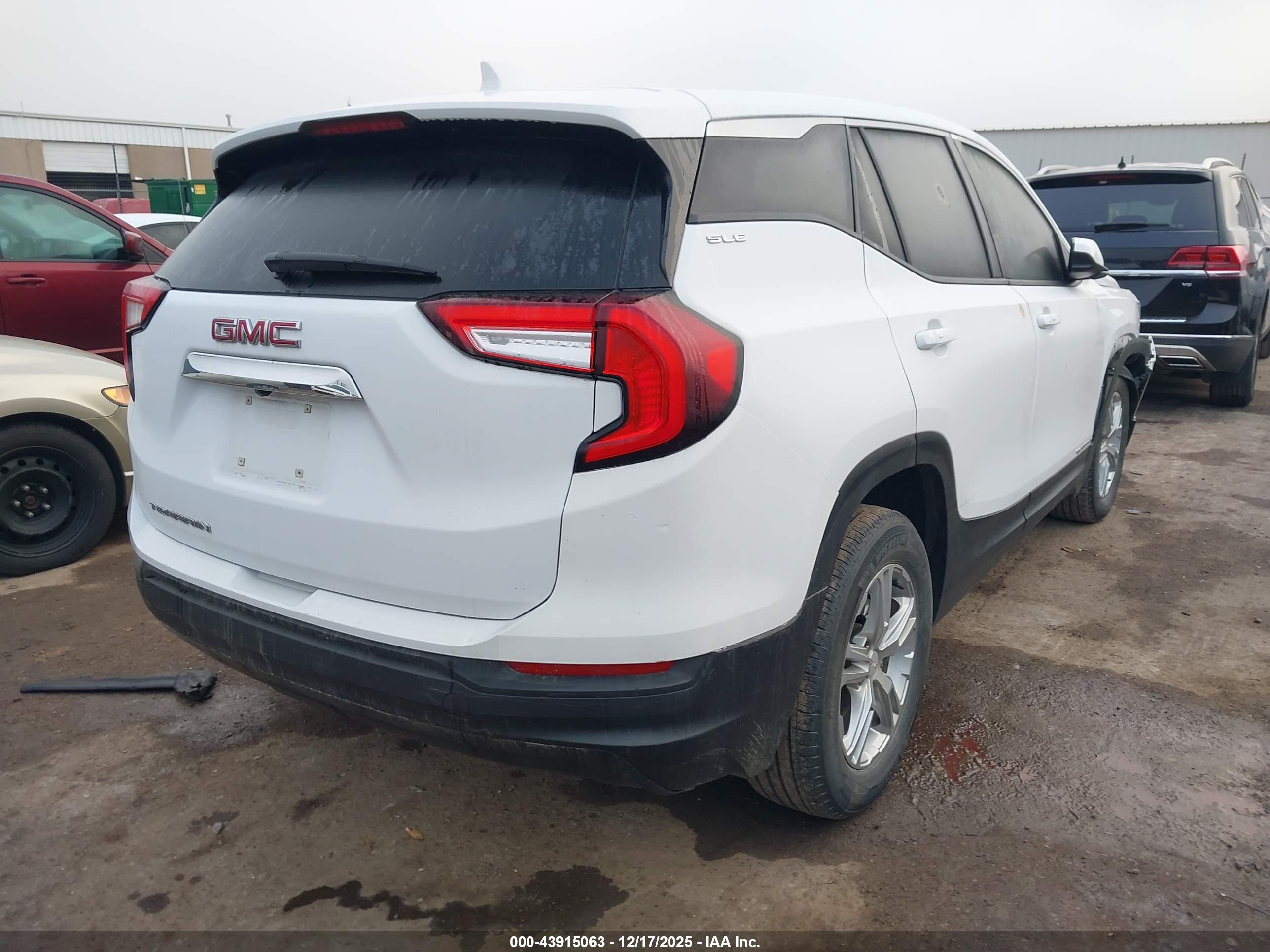 GMC TERRAIN image 4
