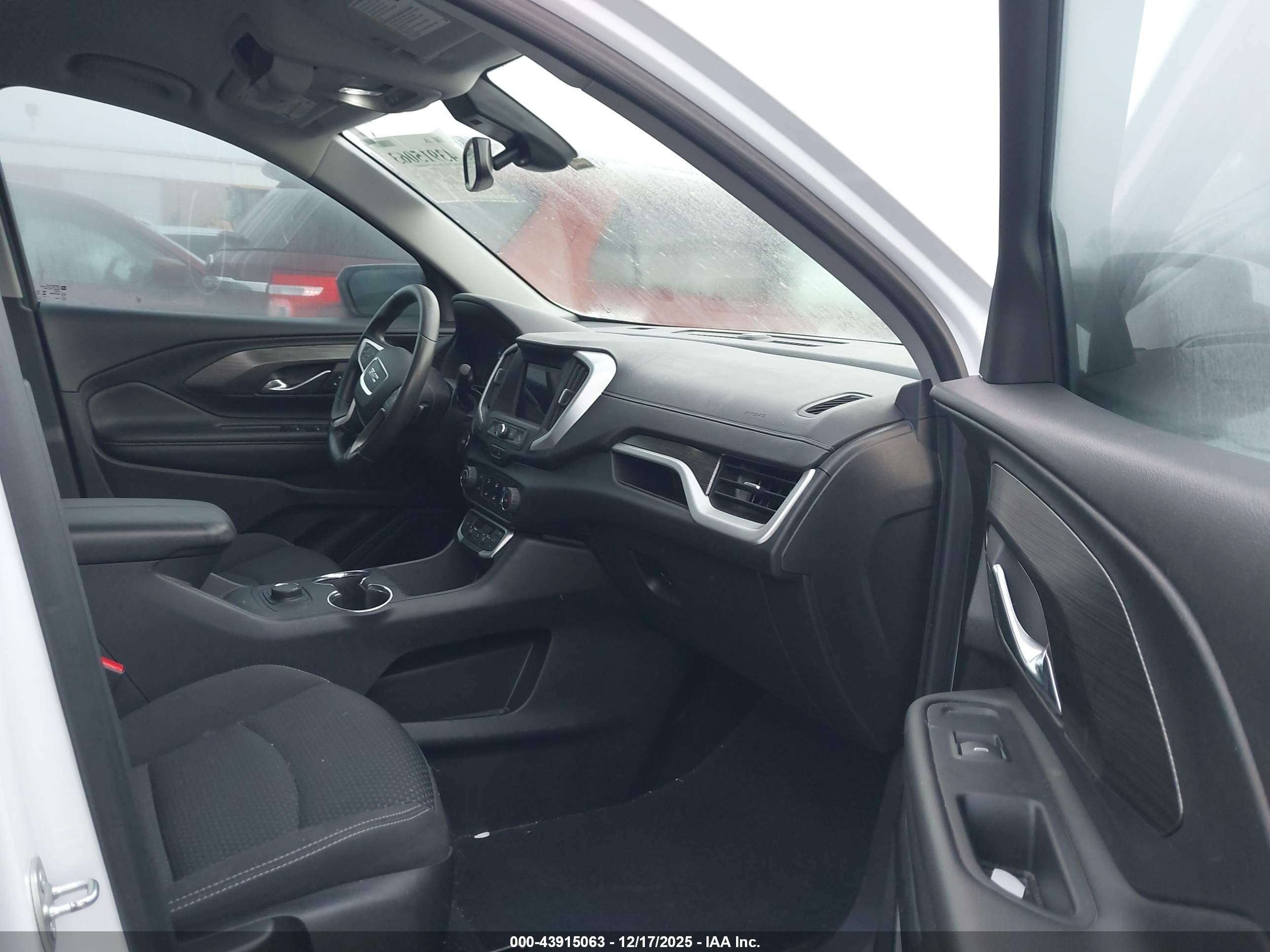 GMC TERRAIN image 5