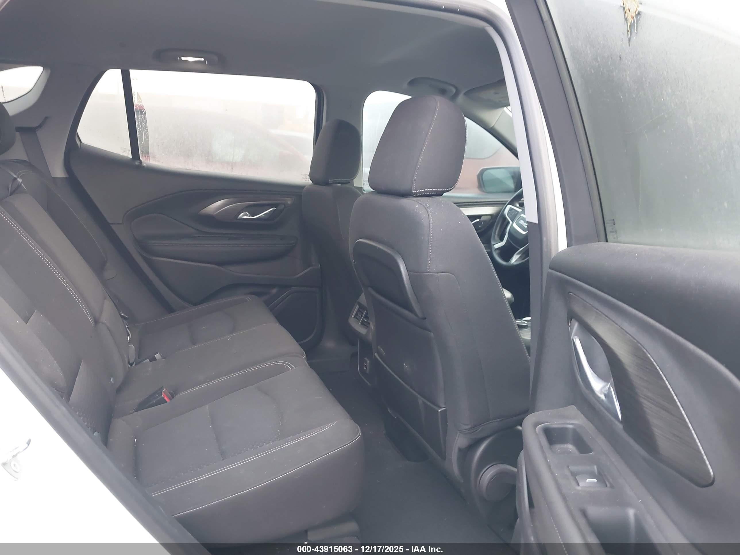 GMC TERRAIN image 8