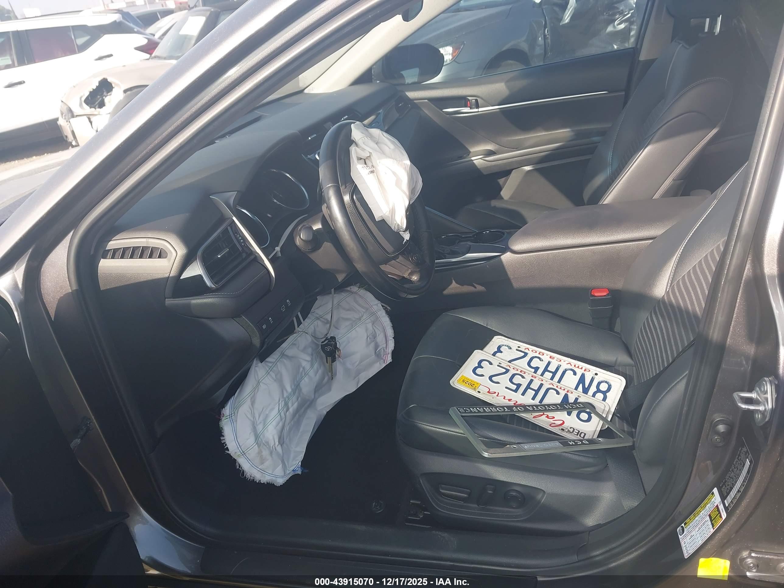 TOYOTA CAMRY image 11