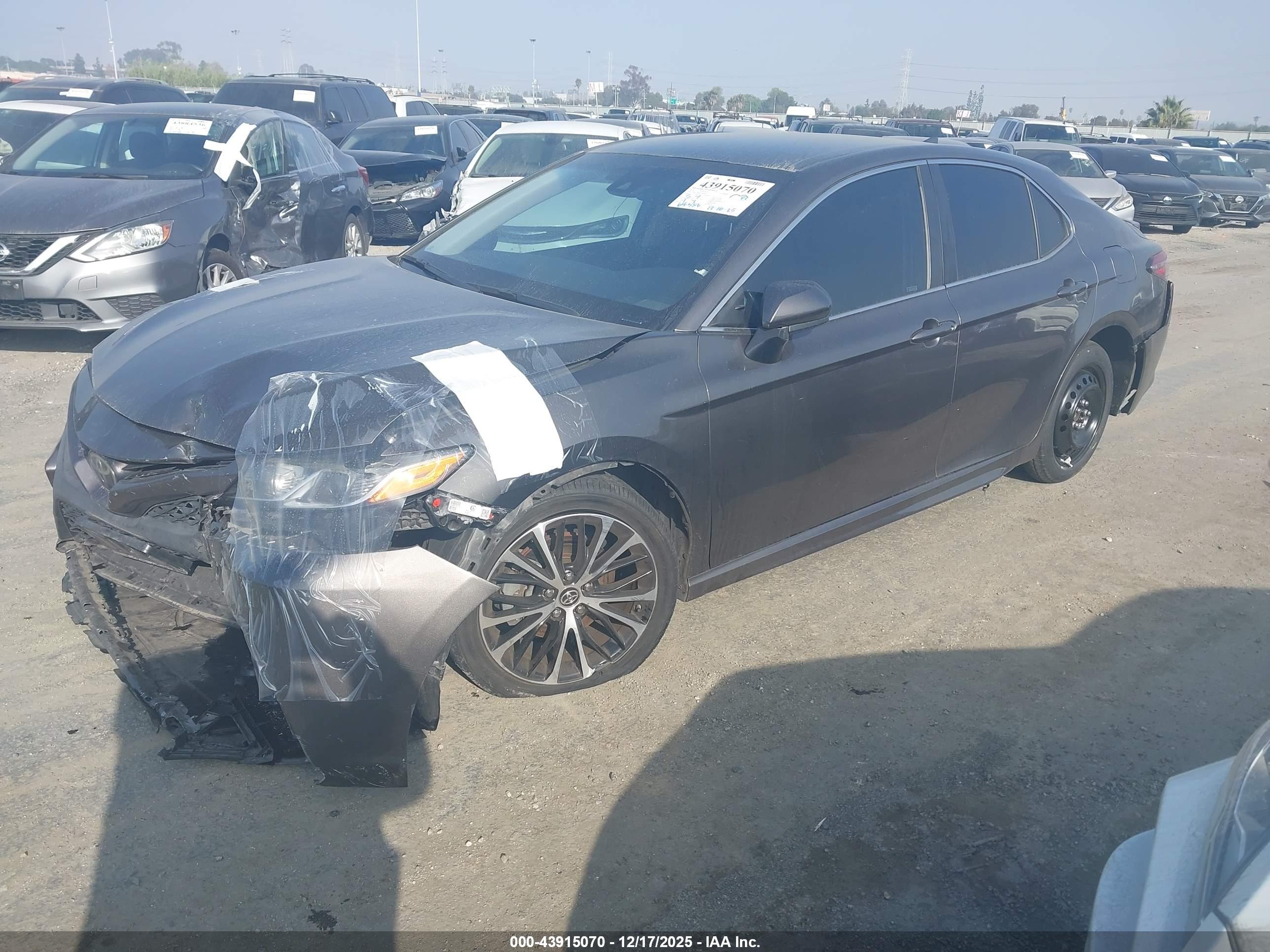 TOYOTA CAMRY image 2