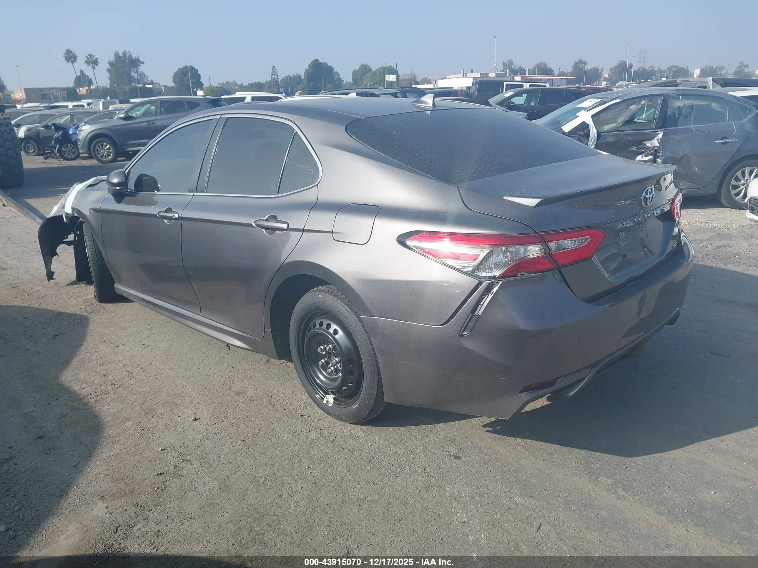 TOYOTA CAMRY image 3