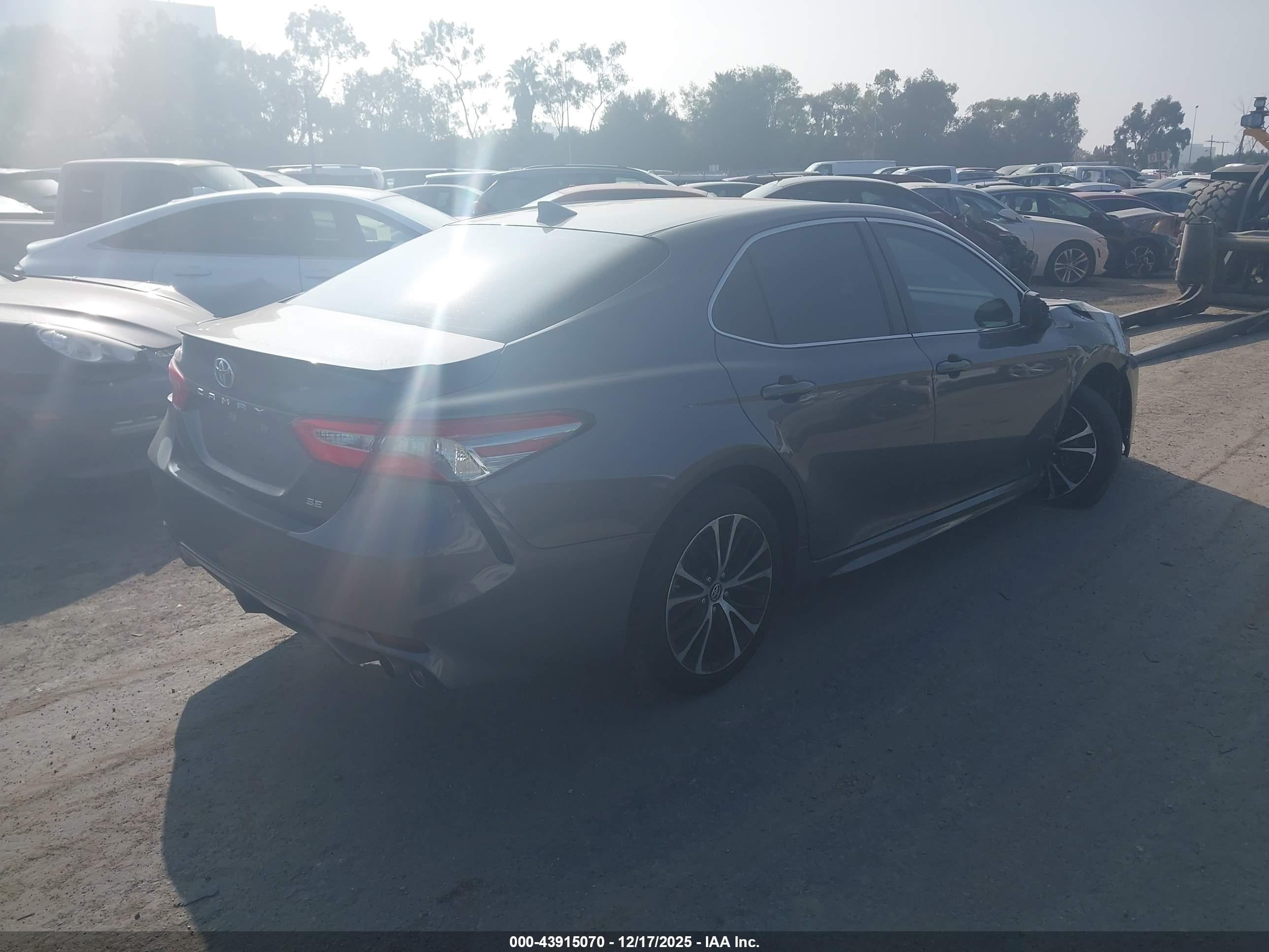 TOYOTA CAMRY image 4