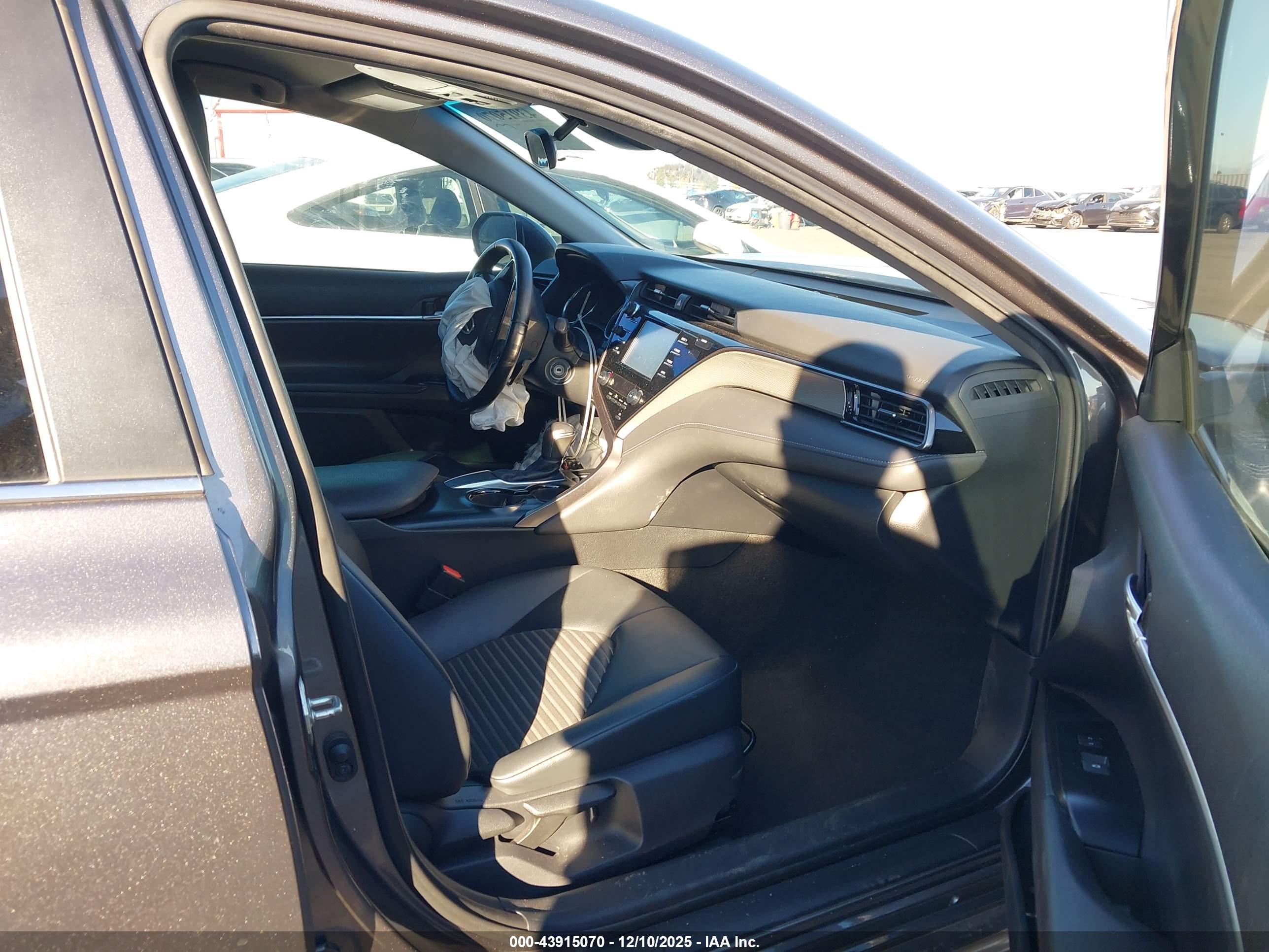 TOYOTA CAMRY image 5