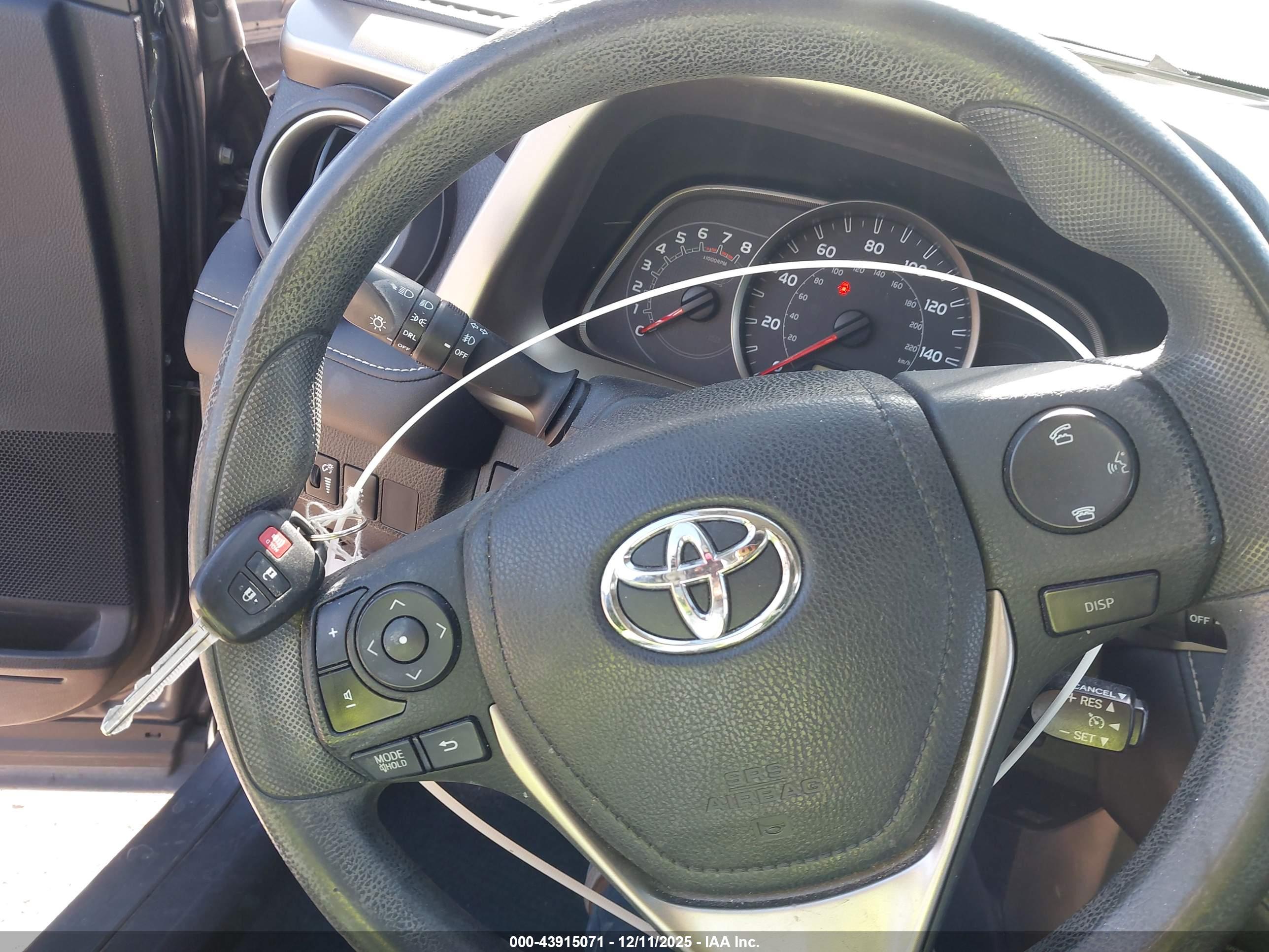 TOYOTA RAV4 image 11