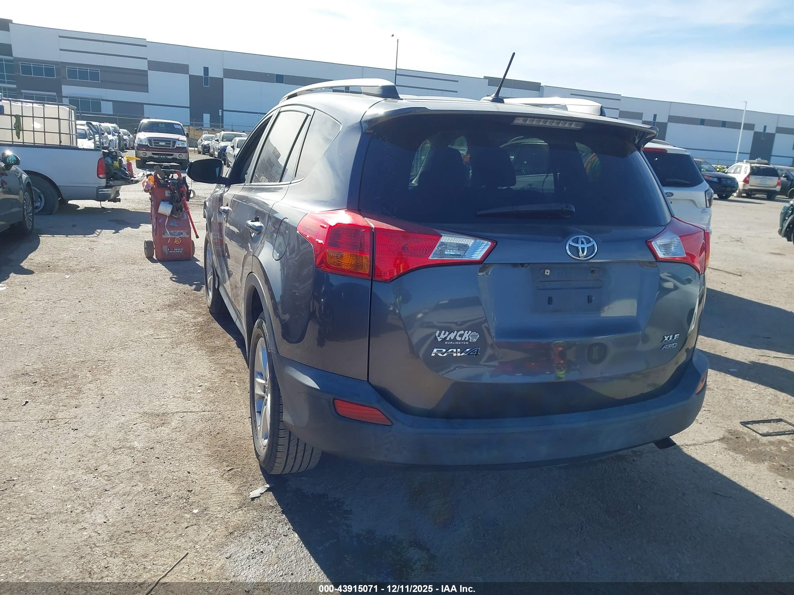 TOYOTA RAV4 image 3