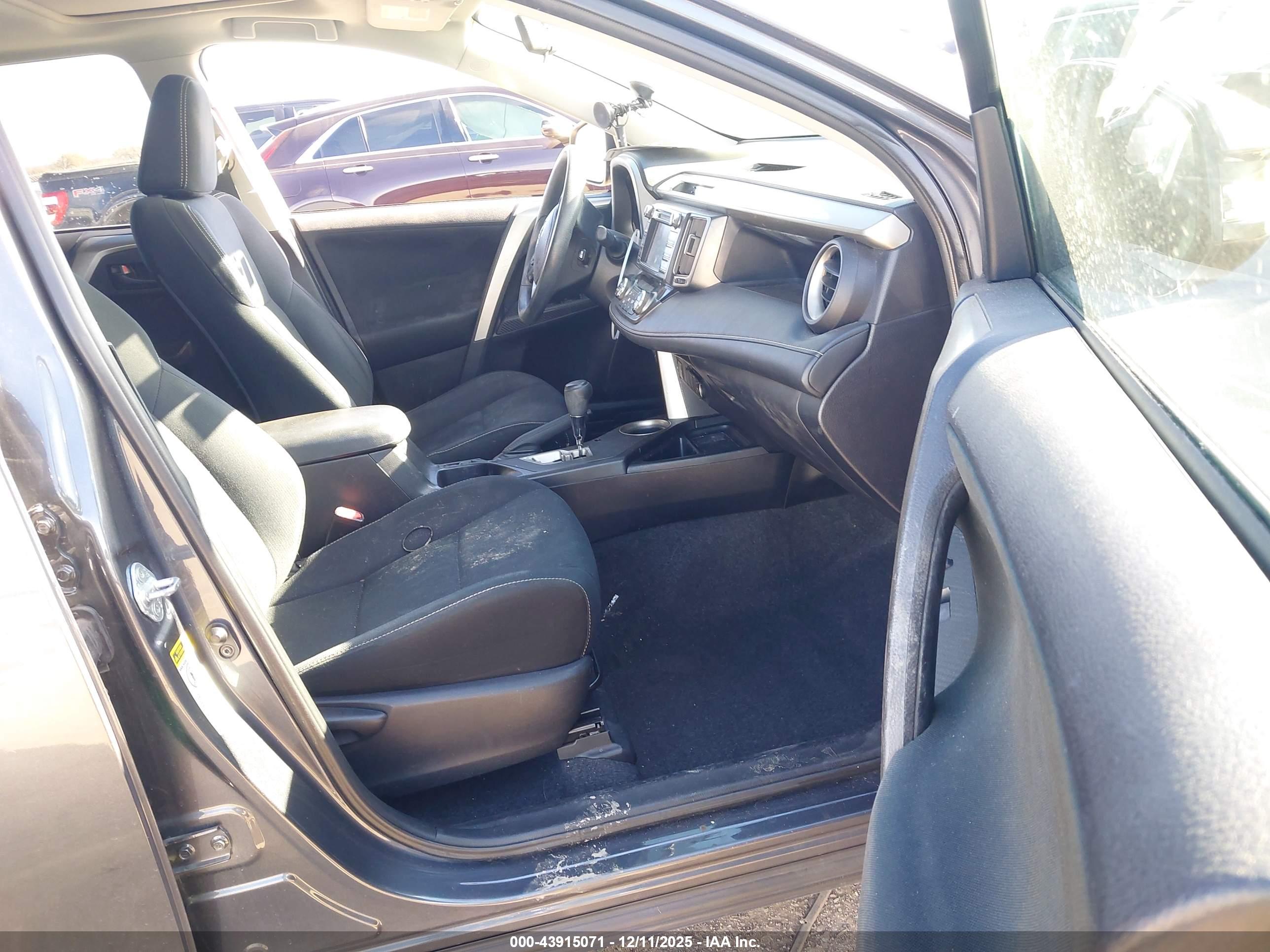 TOYOTA RAV4 image 5