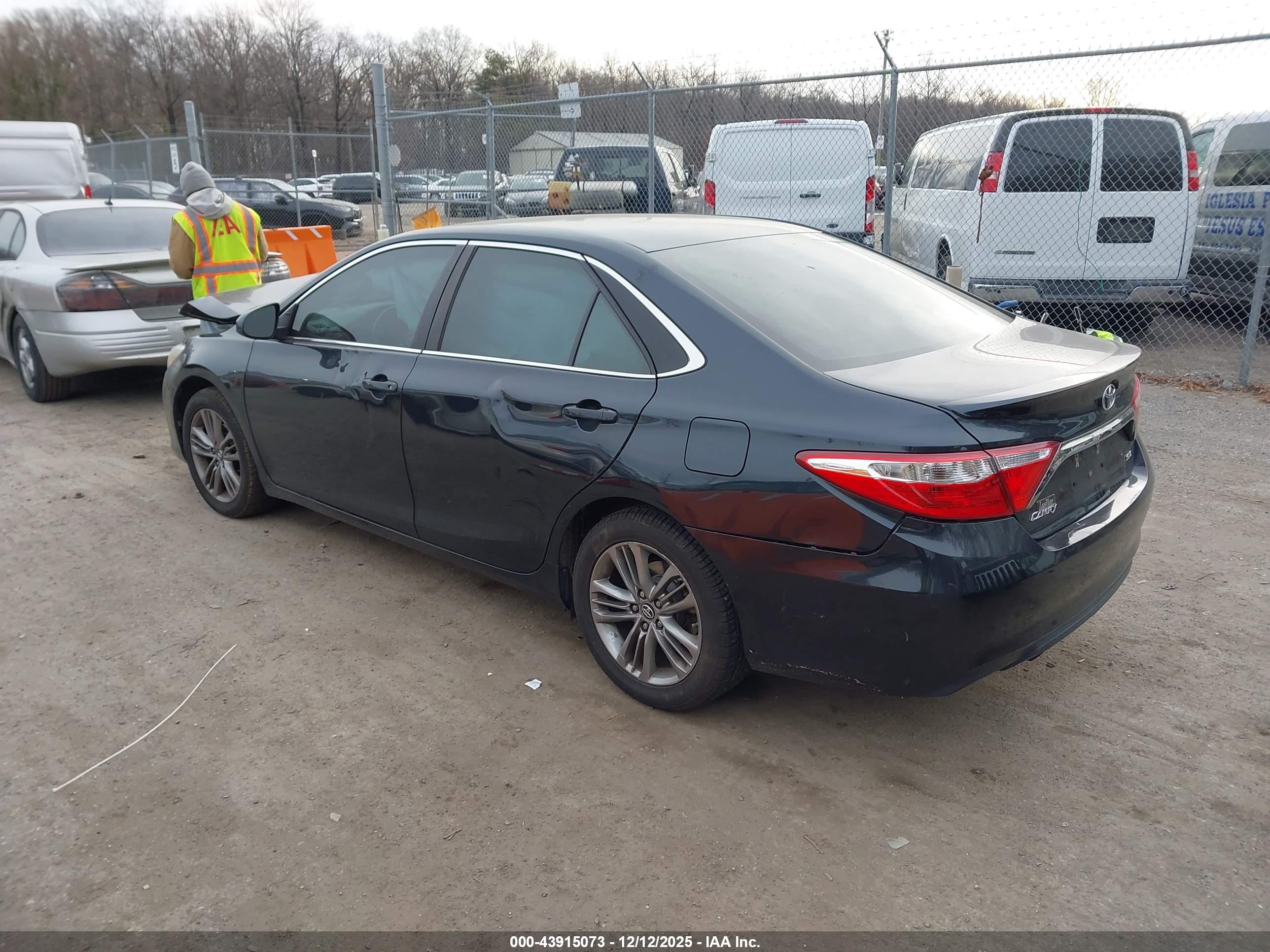 TOYOTA CAMRY image 3