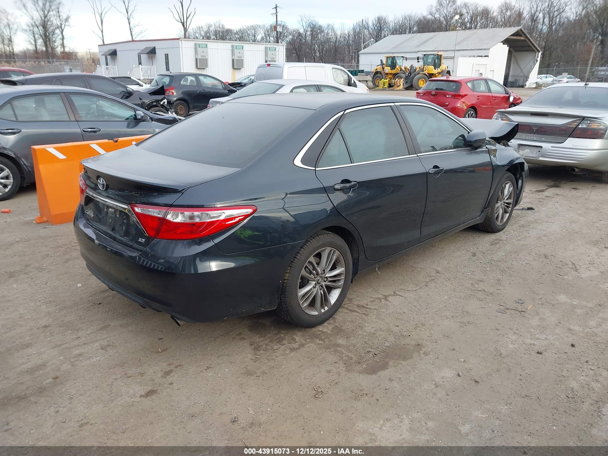 TOYOTA CAMRY image 4