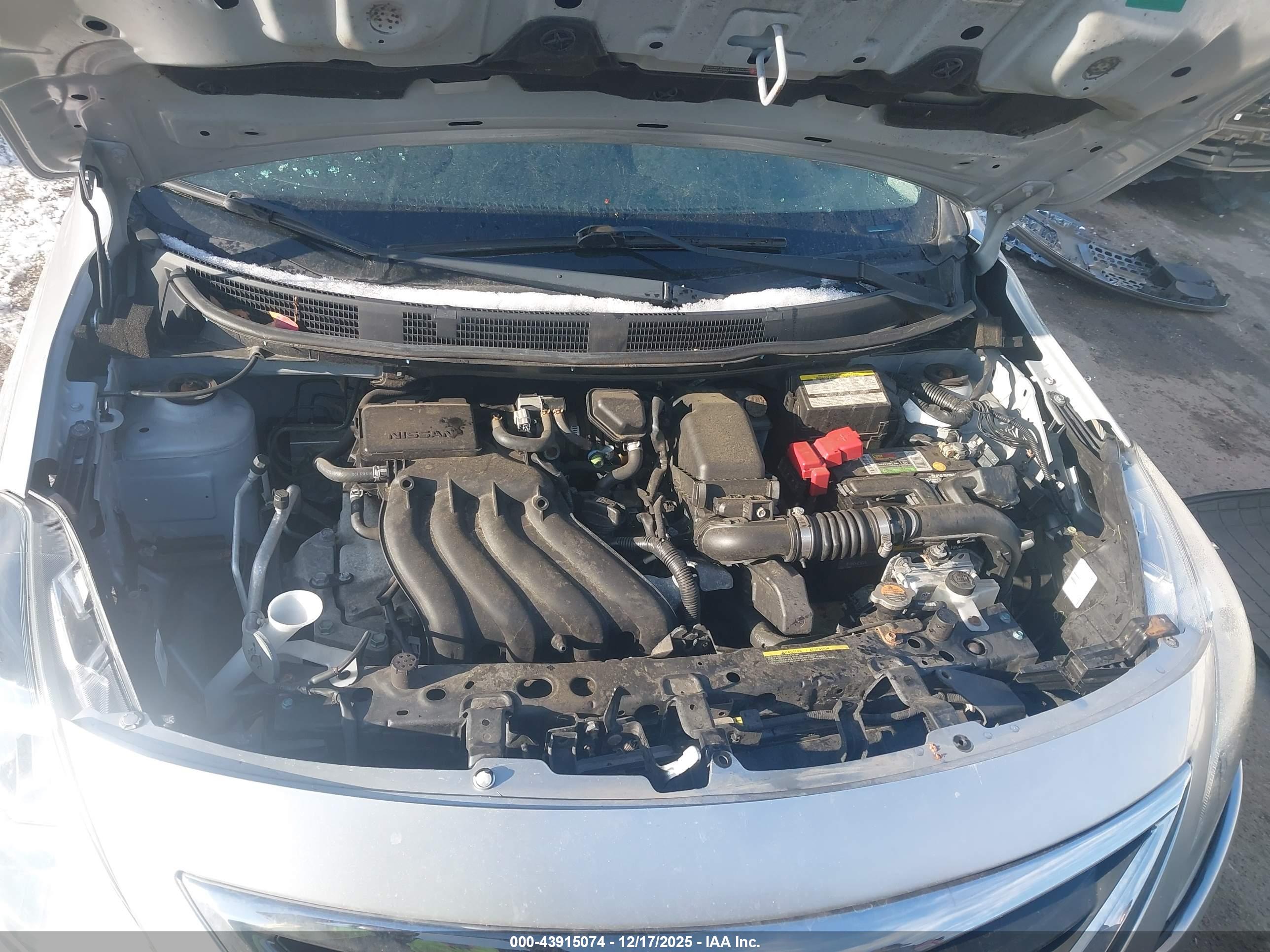 NISSAN VERSA image 10
