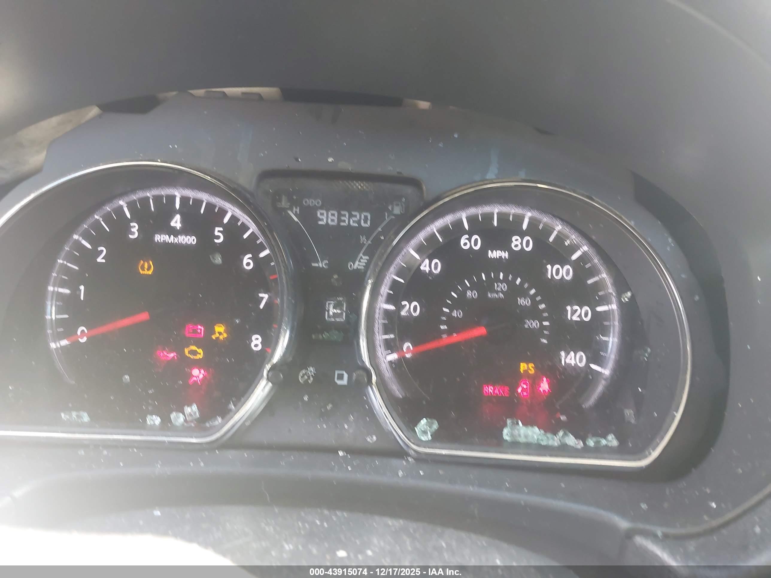 NISSAN VERSA image 7