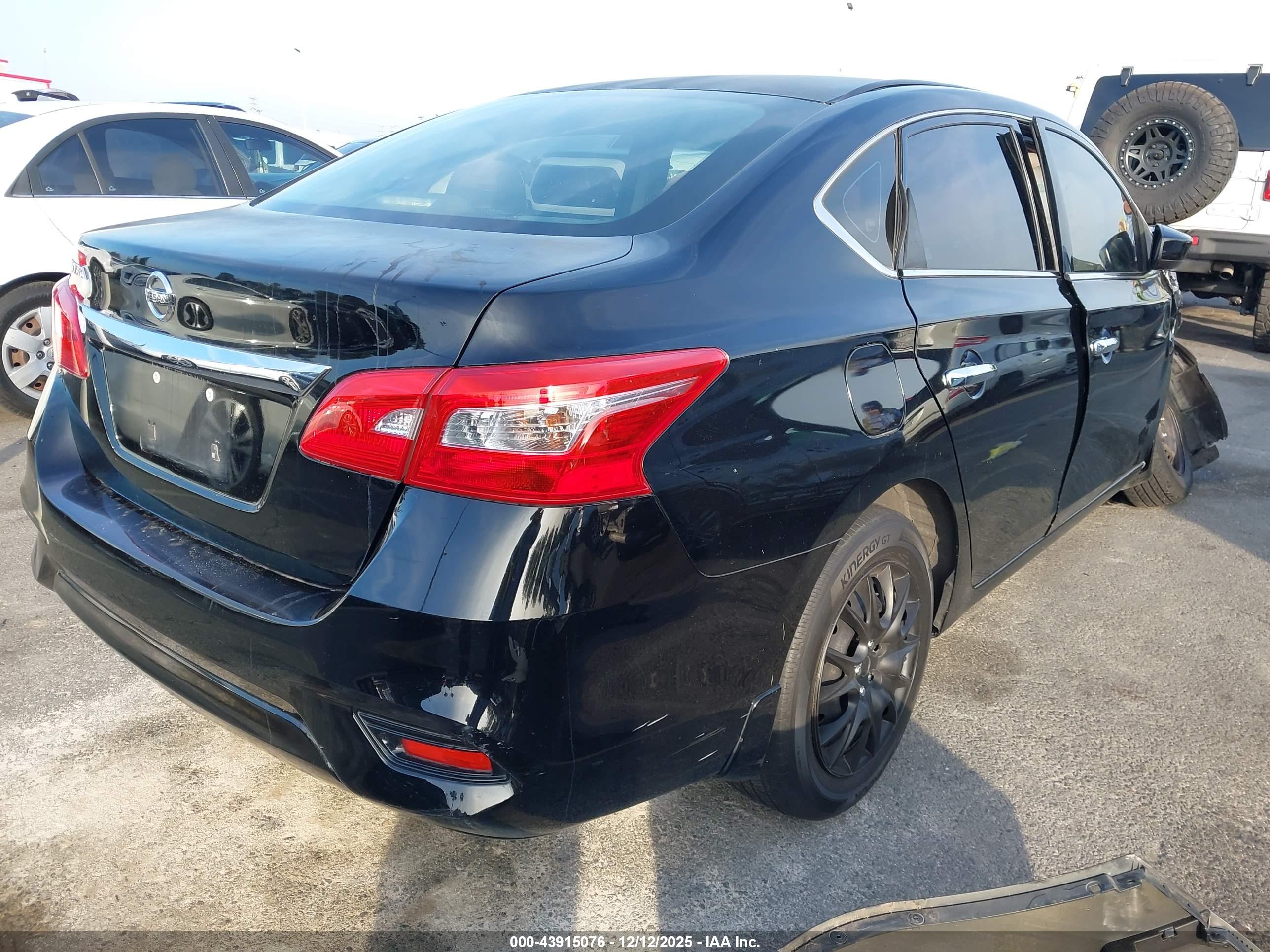 NISSAN SENTRA image 4