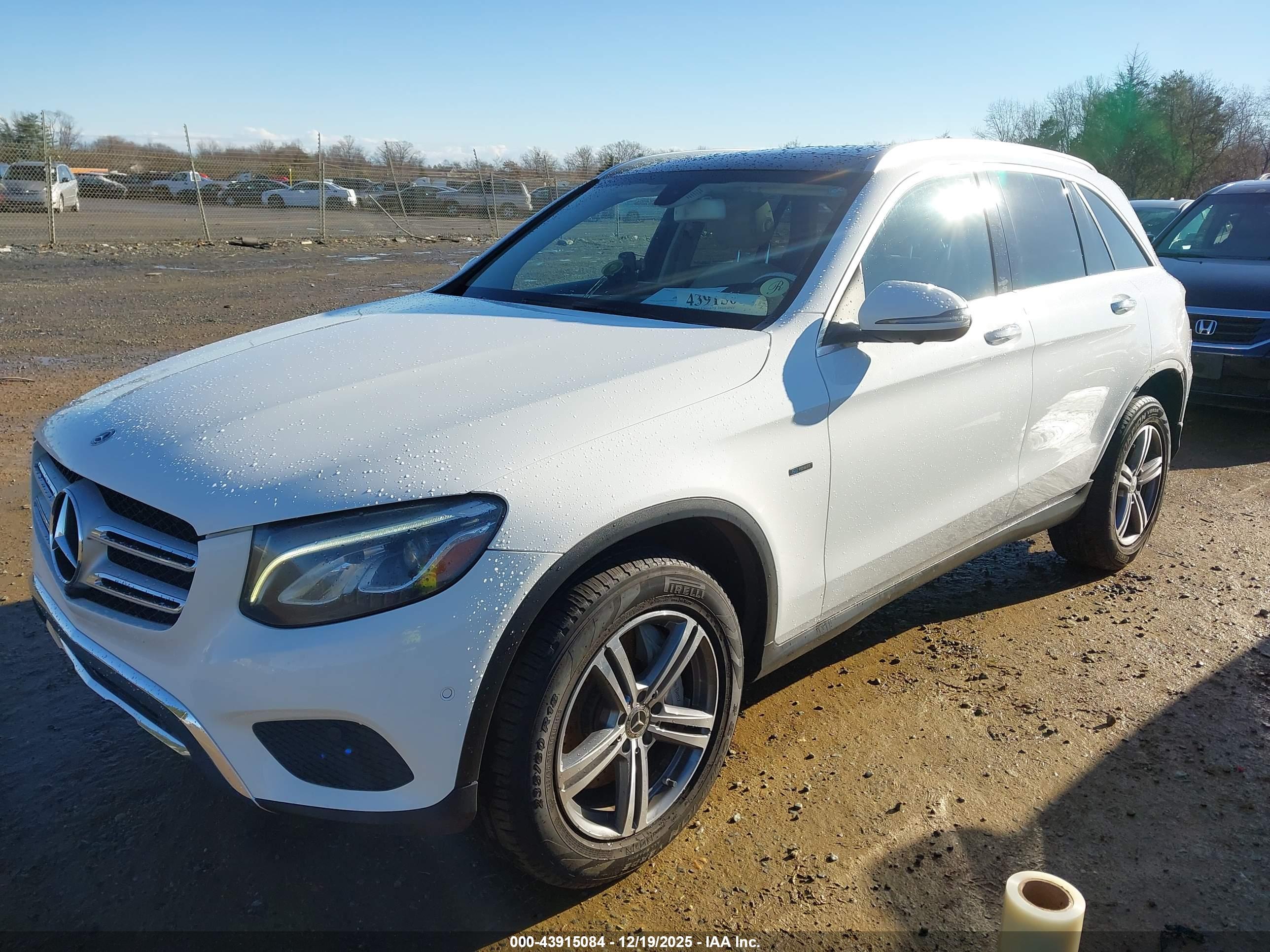 MERCEDES-BENZ GLC image 2