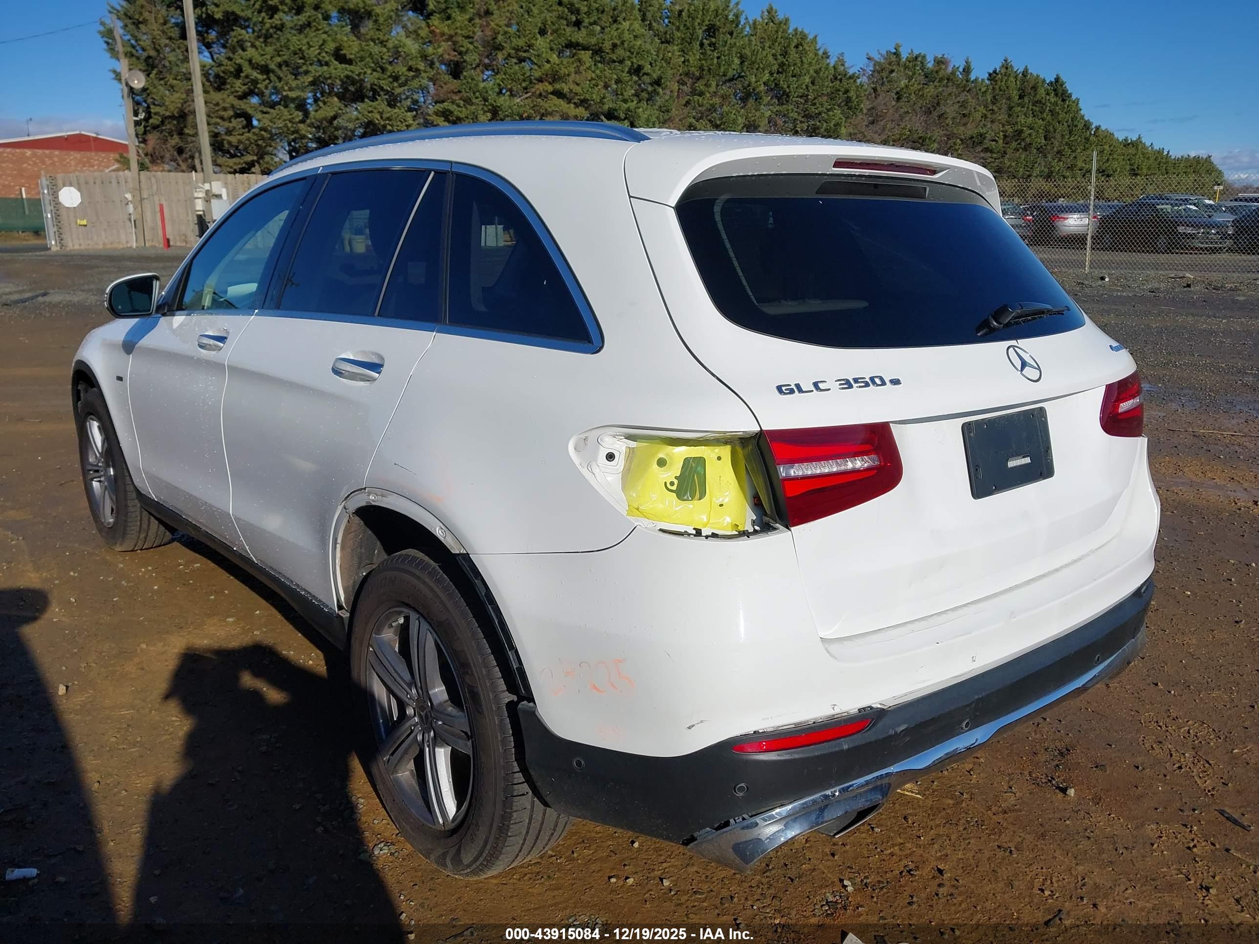MERCEDES-BENZ GLC image 3