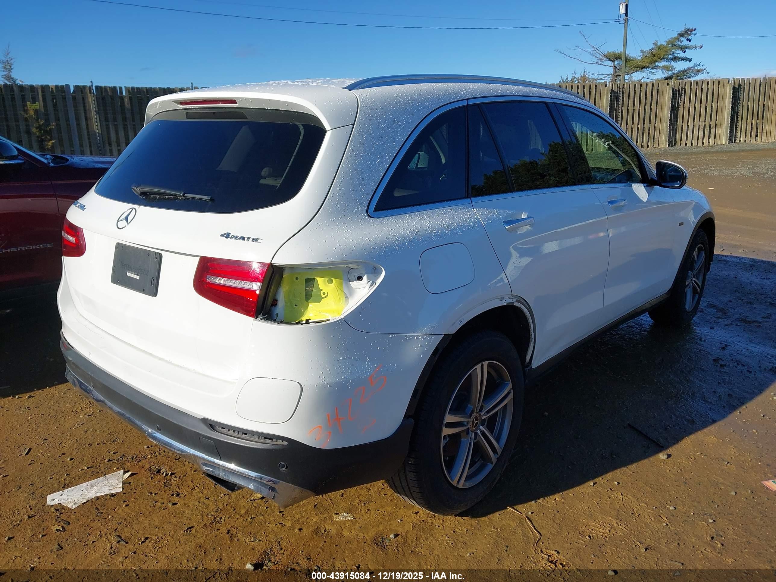MERCEDES-BENZ GLC image 4
