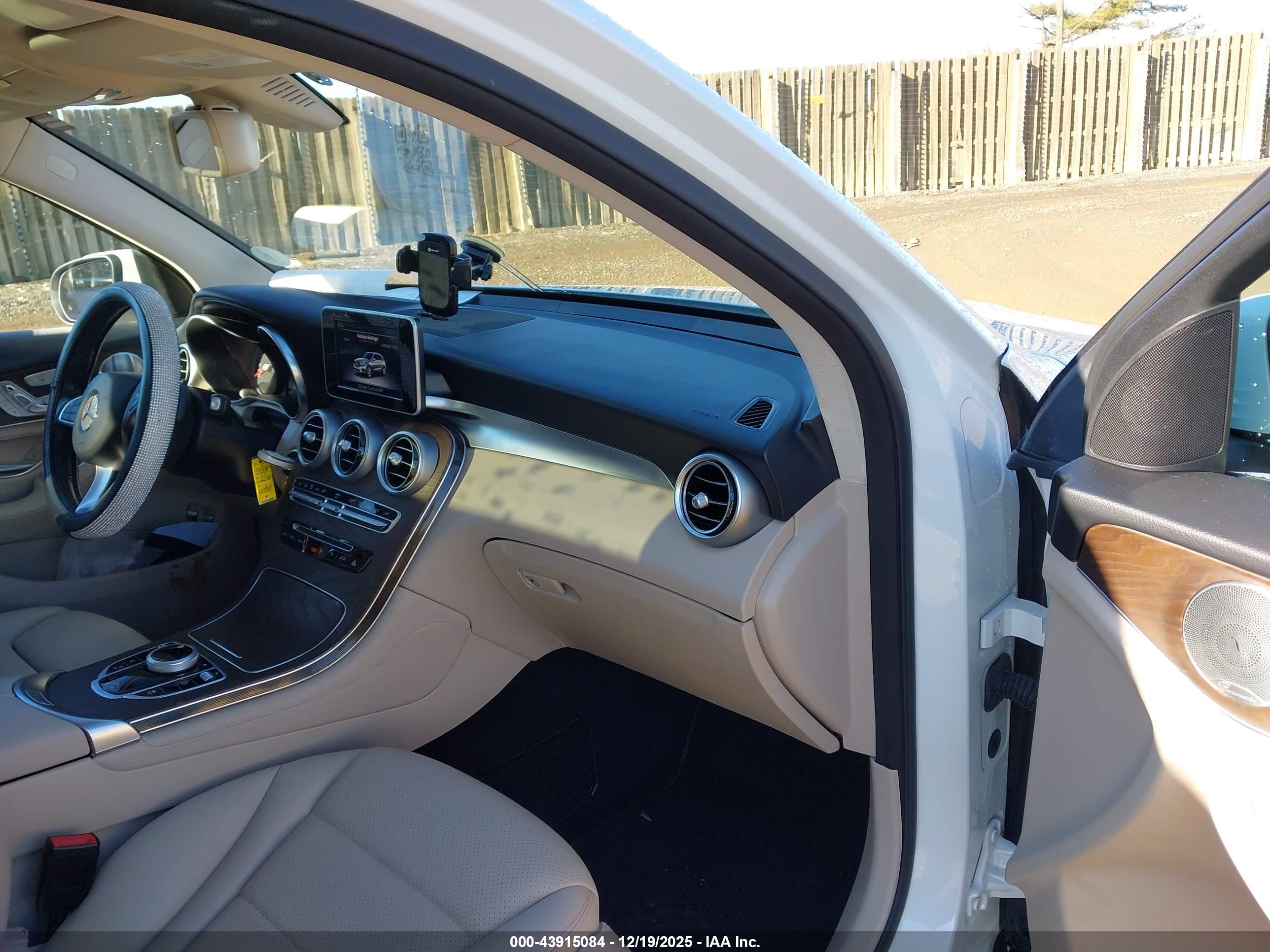 MERCEDES-BENZ GLC image 5