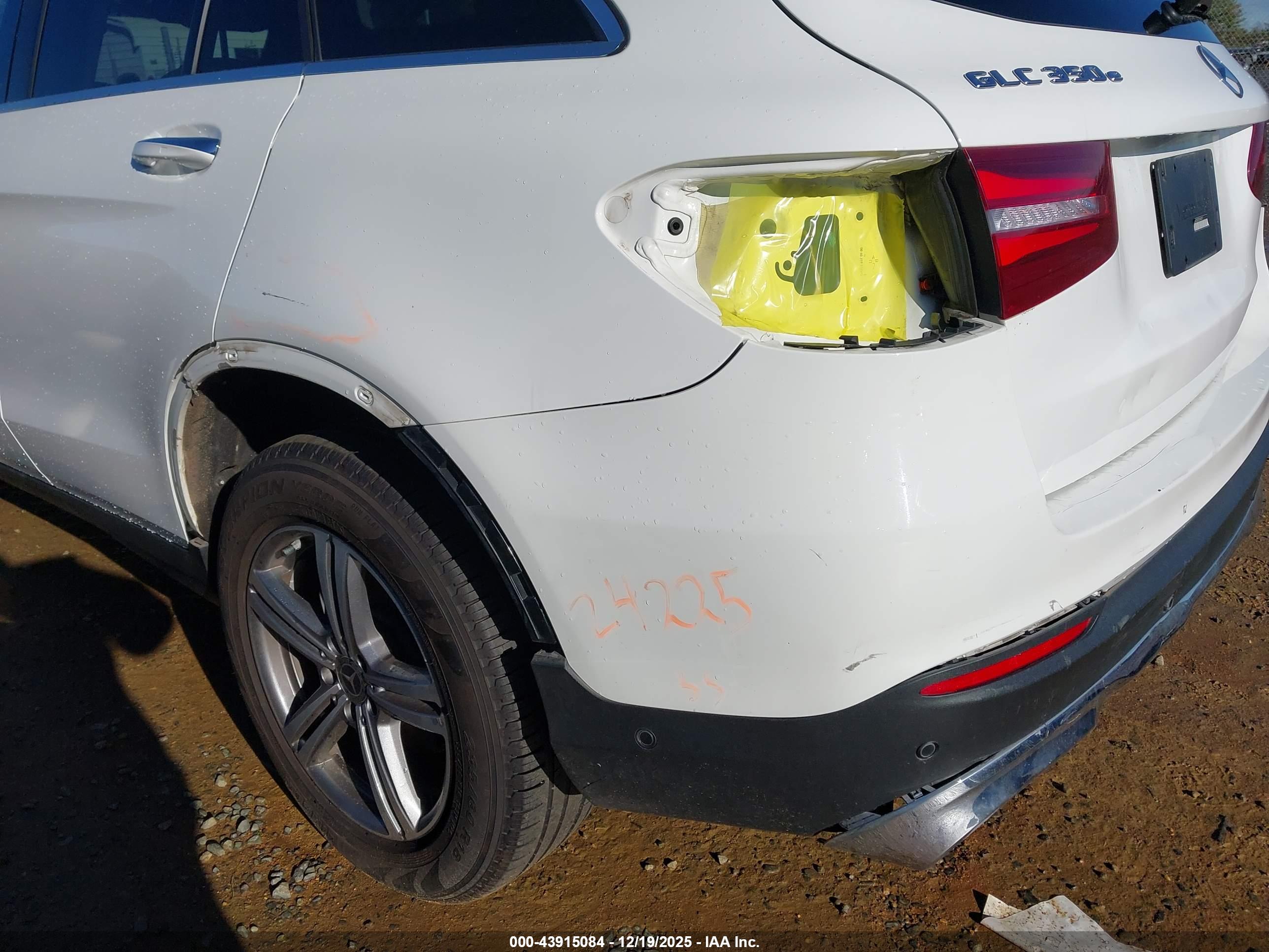 MERCEDES-BENZ GLC image 6