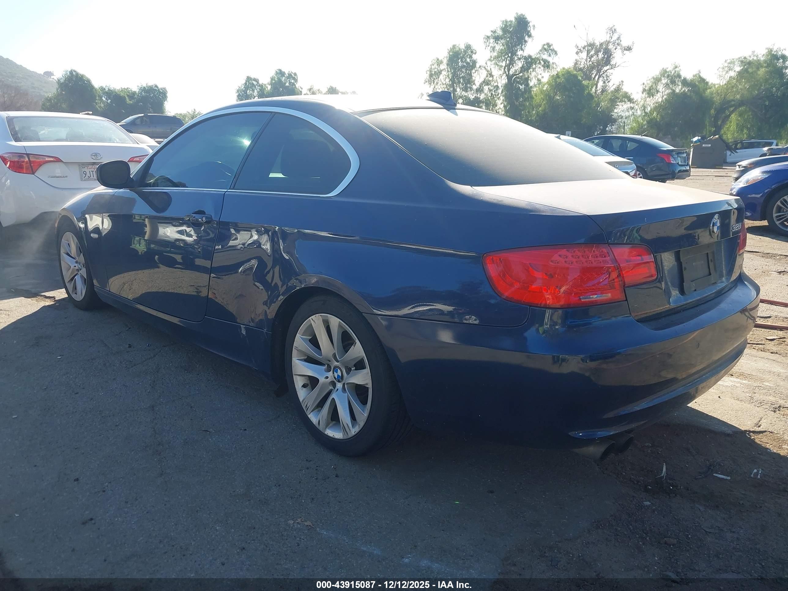 BMW 328I image 3