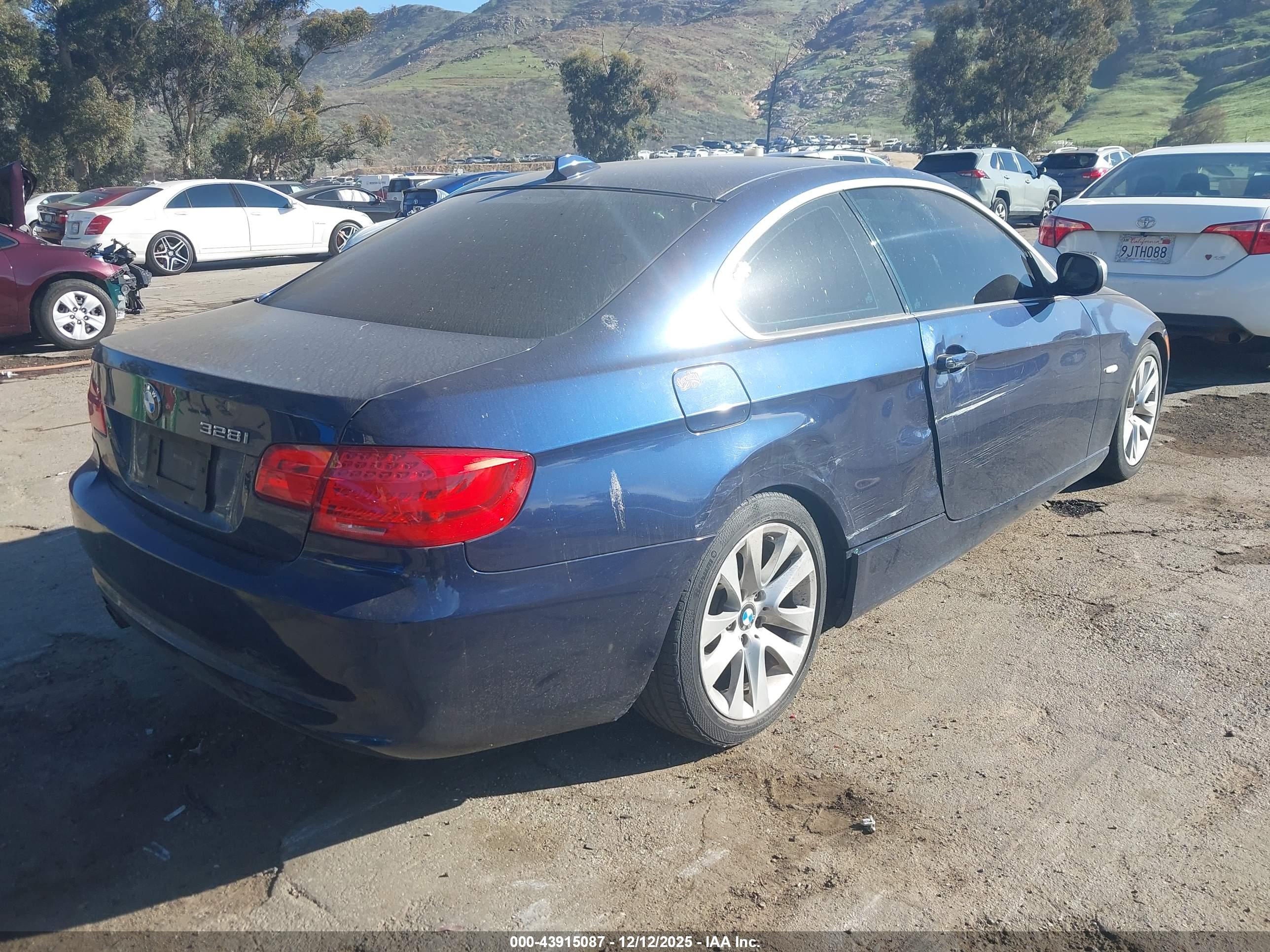 BMW 328I image 4