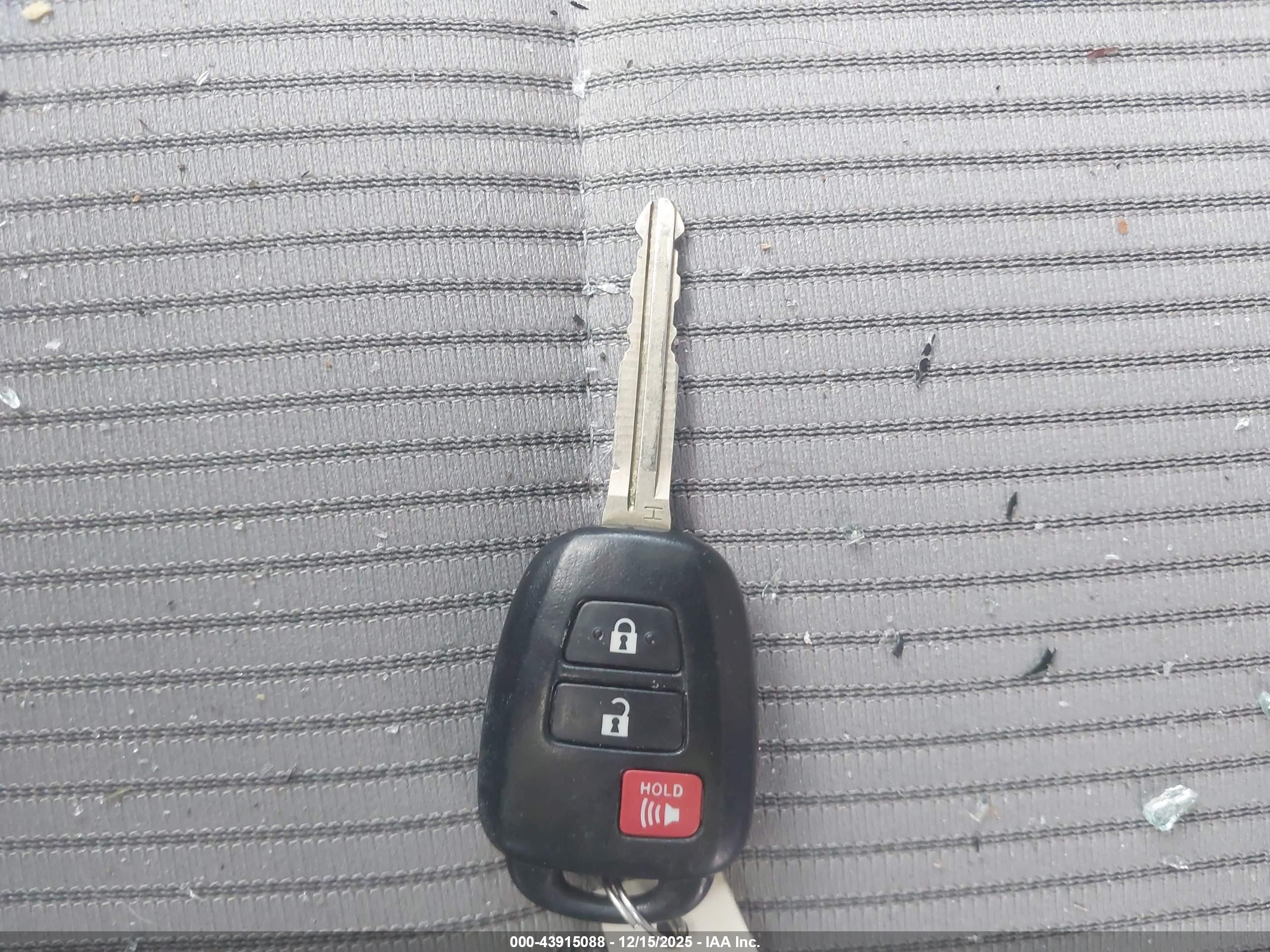 TOYOTA RAV4 image 11