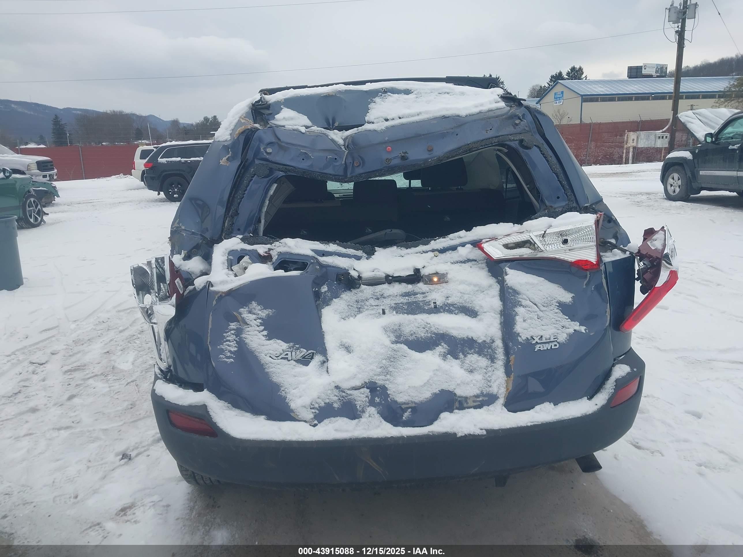 TOYOTA RAV4 image 6