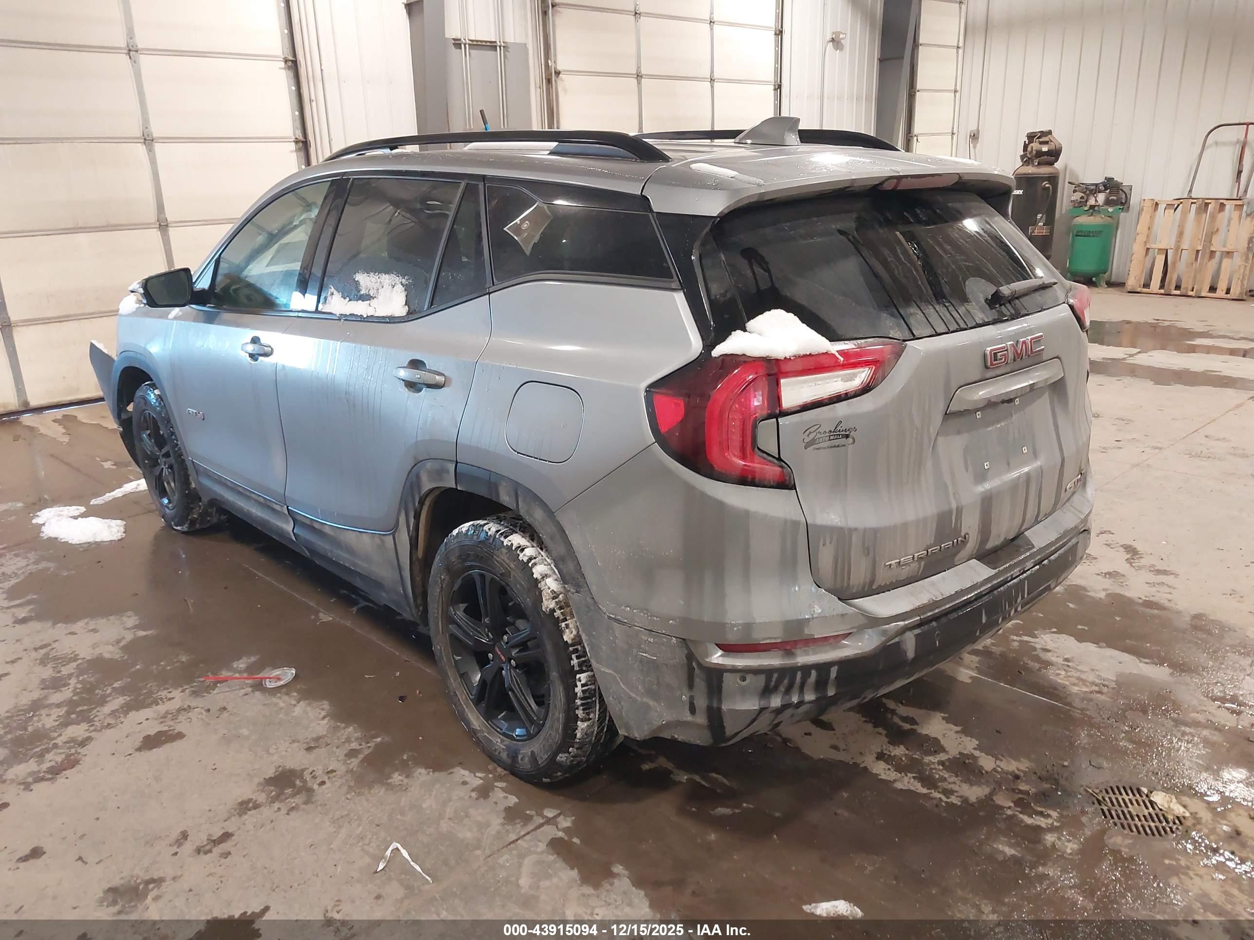 GMC TERRAIN image 3
